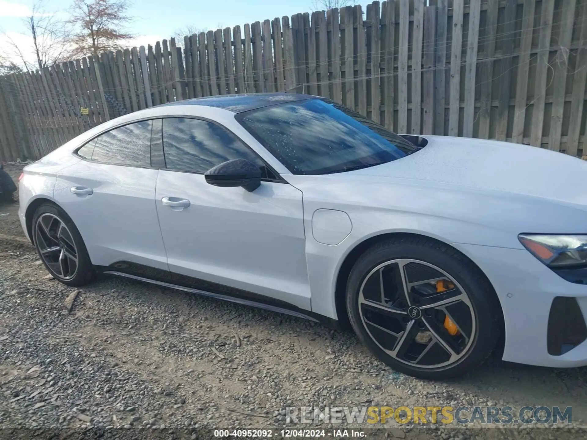 13 fotografías del automóvil dañado WAUBHBFW5P7903655 AUDI RS E-TRON GT 2023