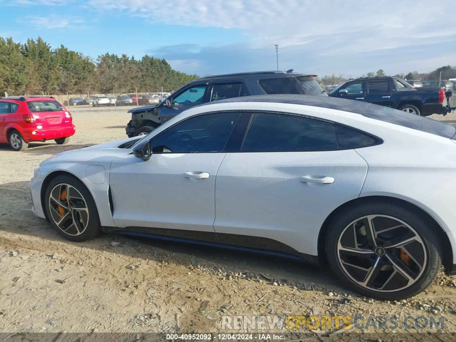 14 fotografías del automóvil dañado WAUBHBFW5P7903655 AUDI RS E-TRON GT 2023