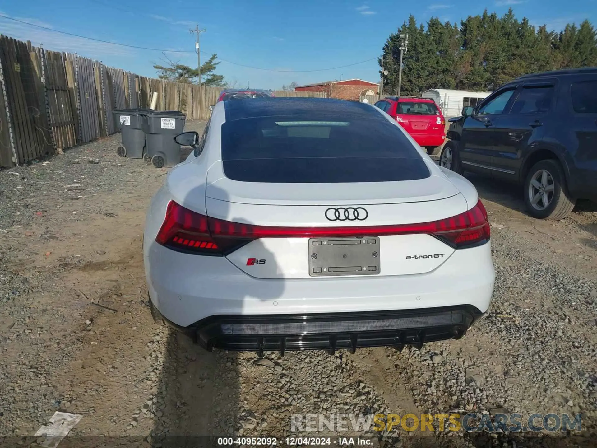 16 fotografías del automóvil dañado WAUBHBFW5P7903655 AUDI RS E-TRON GT 2023