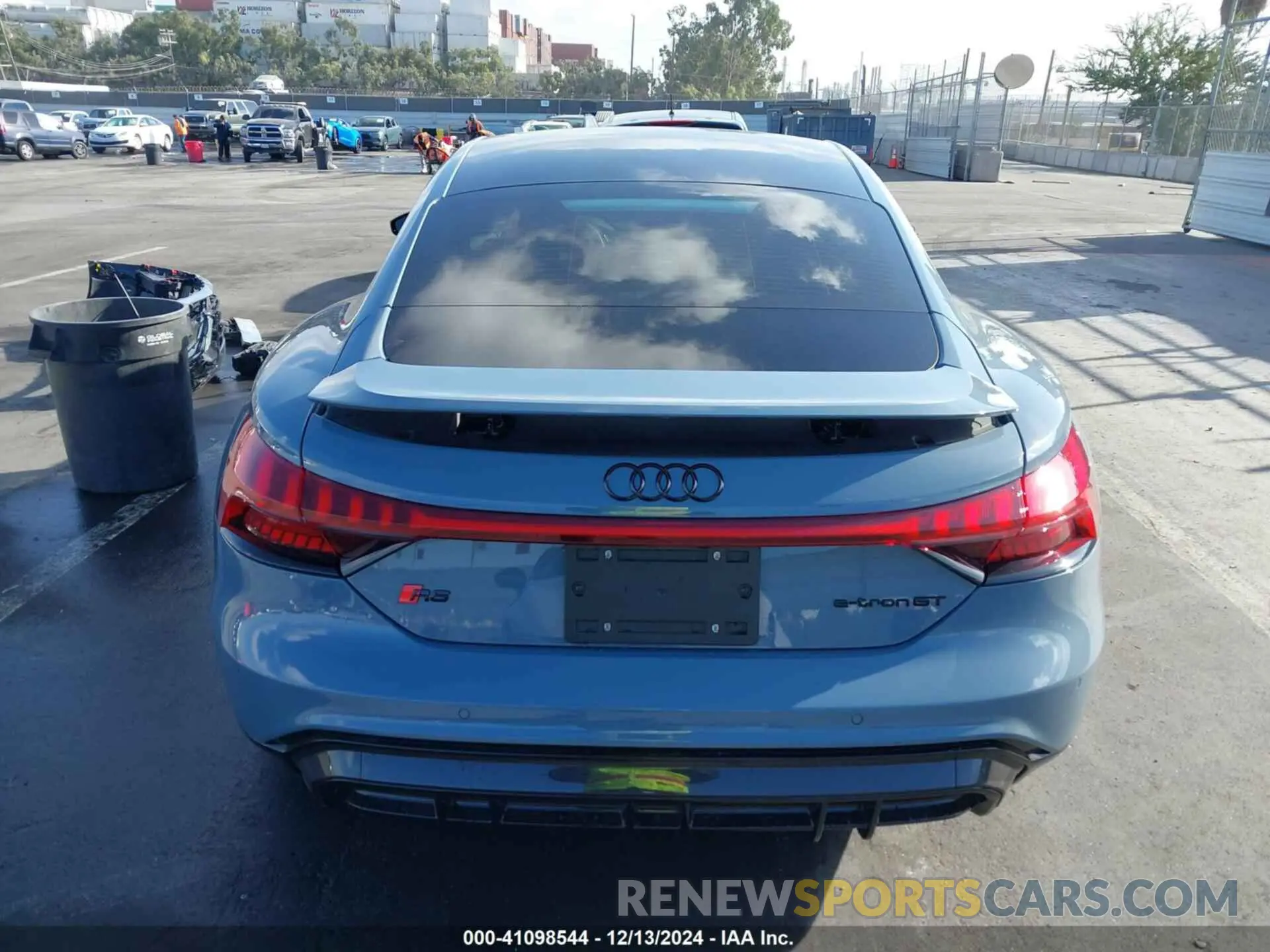 16 fotografías del automóvil dañado WAUBHBFWXP7903277 AUDI RS E-TRON GT 2023