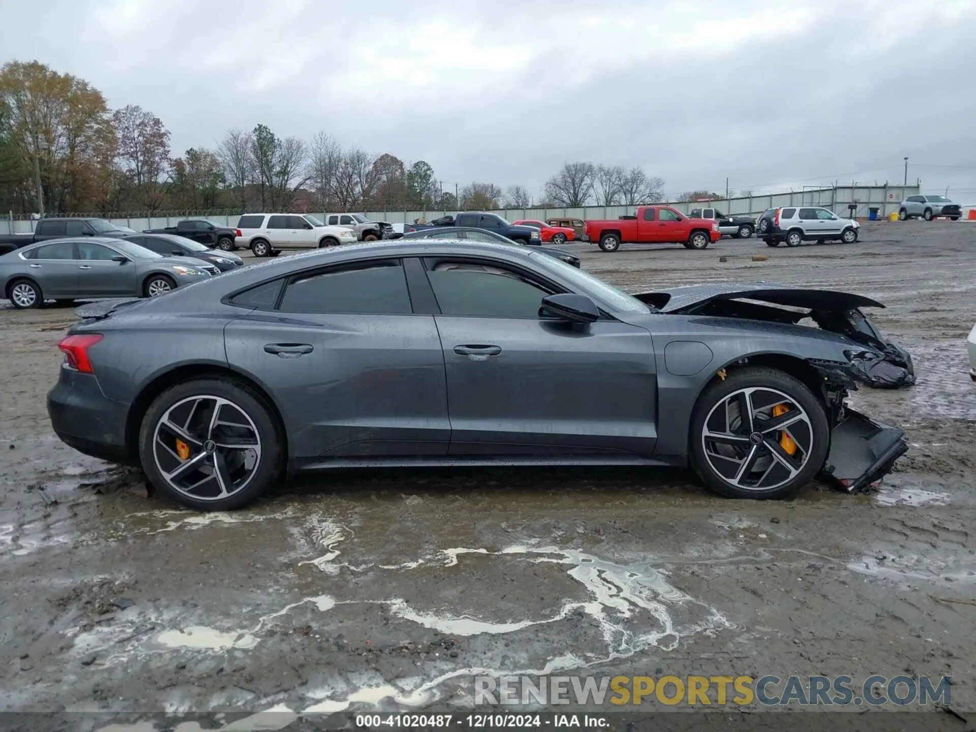 13 fotografías del automóvil dañado WAUBHBFWXP7903392 AUDI RS E-TRON GT 2023