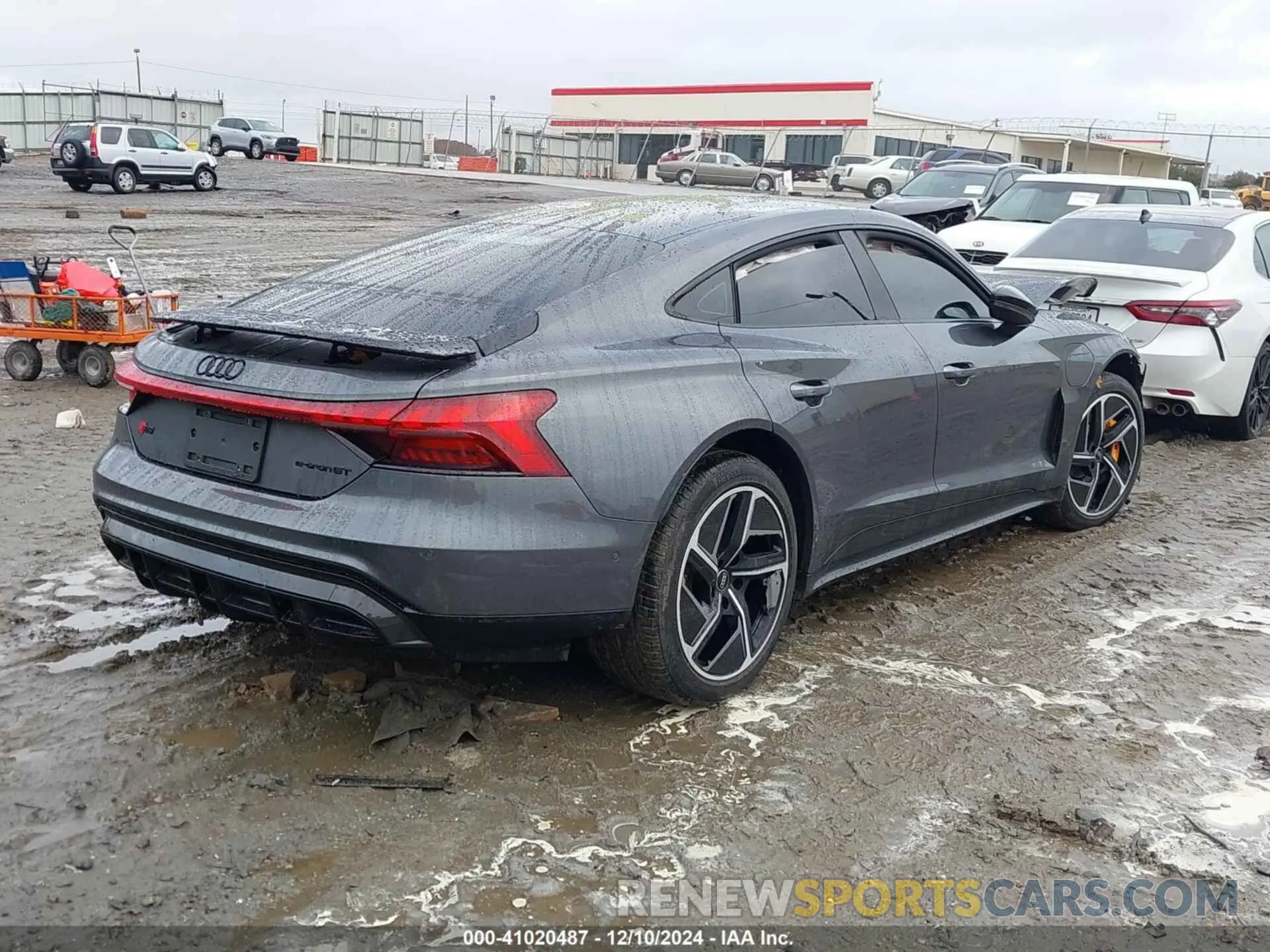 4 fotografías del automóvil dañado WAUBHBFWXP7903392 AUDI RS E-TRON GT 2023