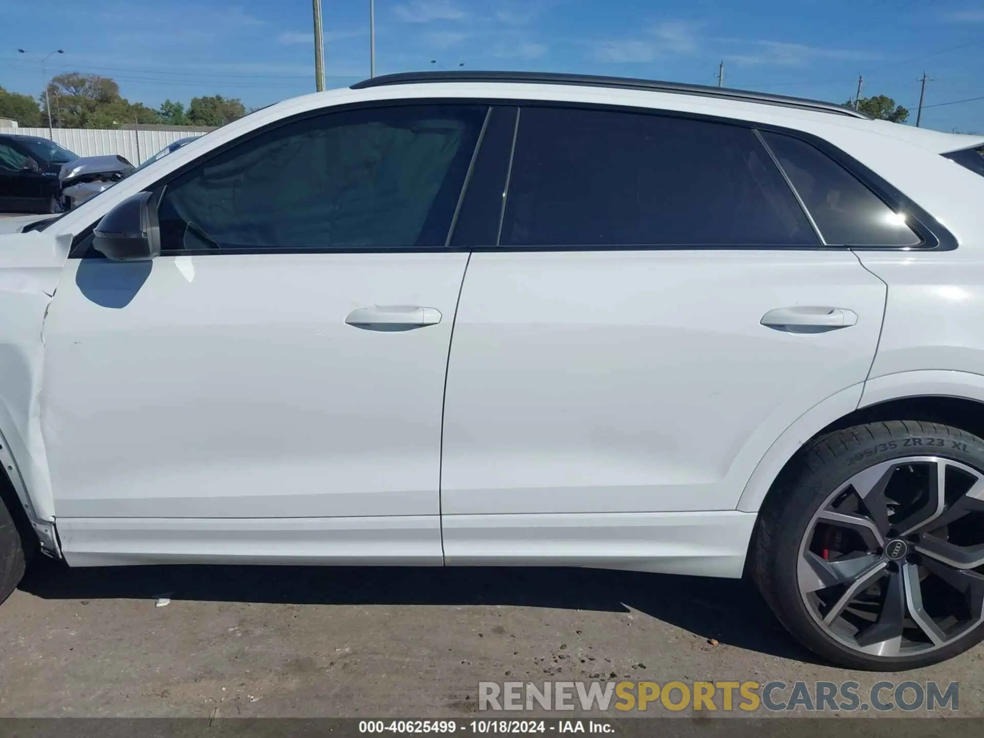 15 fotografías del automóvil dañado WU1ARBF17ND008377 AUDI RS Q8 2022