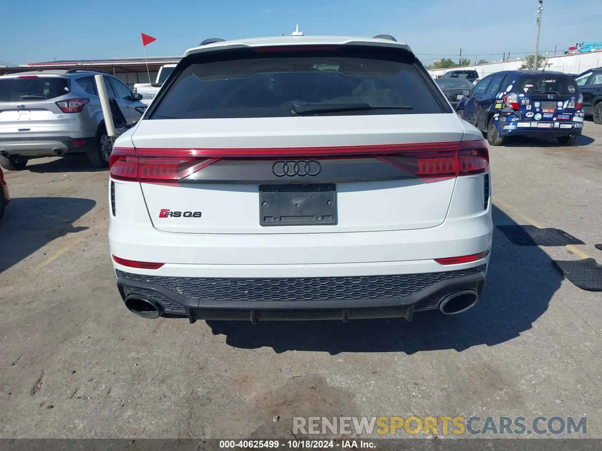 17 fotografías del automóvil dañado WU1ARBF17ND008377 AUDI RS Q8 2022