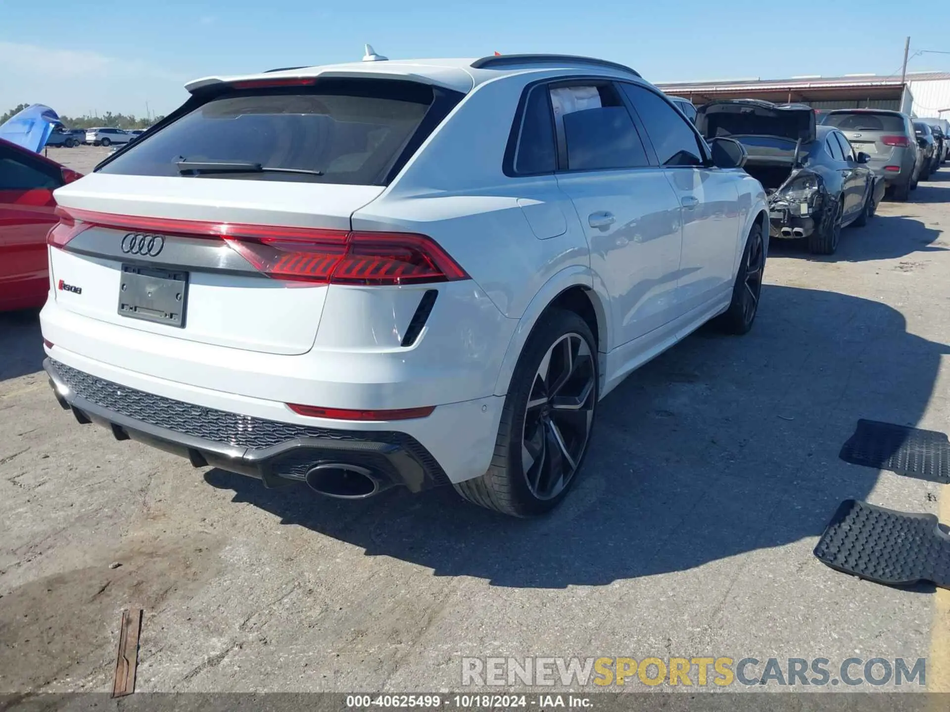 4 fotografías del automóvil dañado WU1ARBF17ND008377 AUDI RS Q8 2022