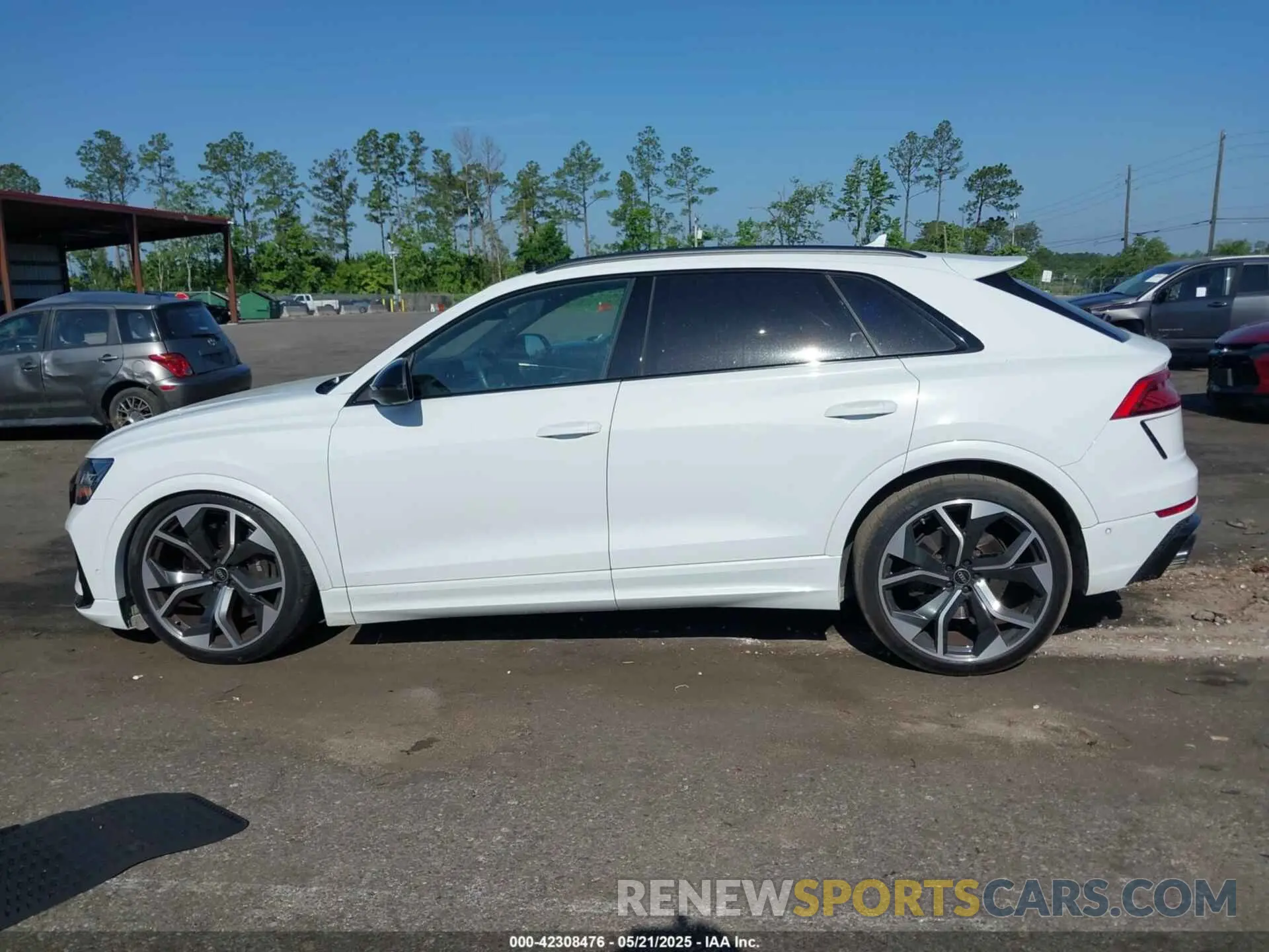 14 fotografías del automóvil dañado WU1ARBF18ND025883 AUDI RS Q8 2022