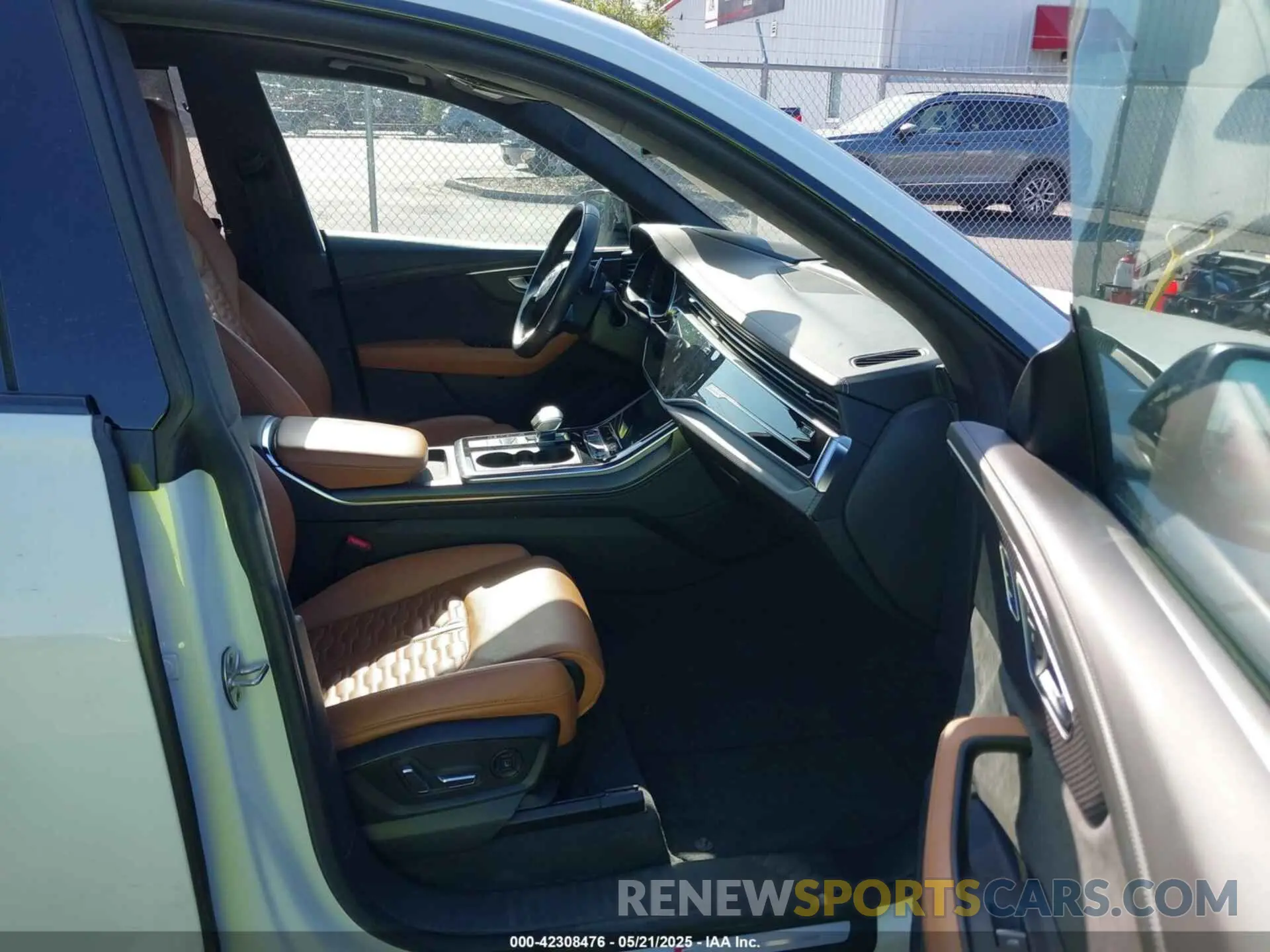 5 fotografías del automóvil dañado WU1ARBF18ND025883 AUDI RS Q8 2022