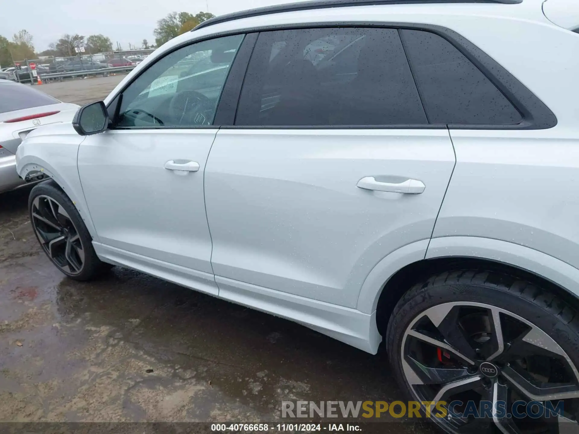 15 fotografías del automóvil dañado WU1ARBF15RD016001 AUDI RS Q8 2024