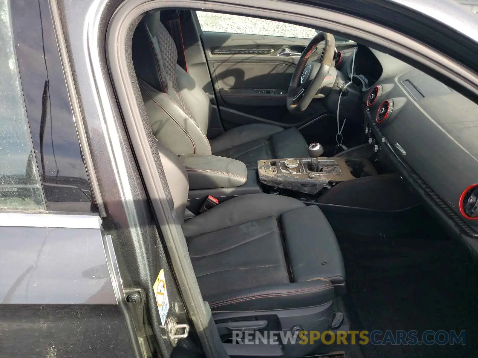 5 fotografías del automóvil dañado WUABWGFFXKA900285 AUDI RS3 2019