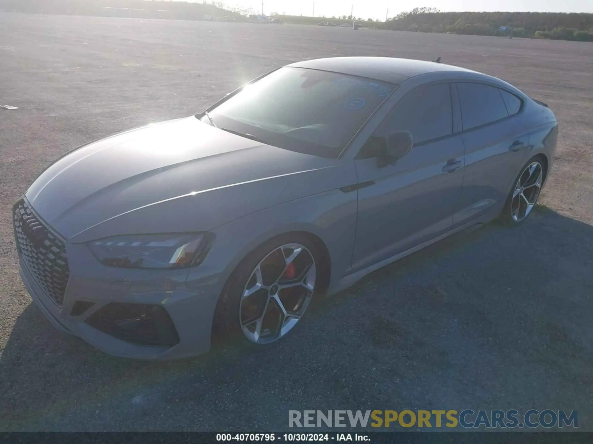 2 fotografías del automóvil dañado WUAAWCF5XRA902589 AUDI RS5 2024