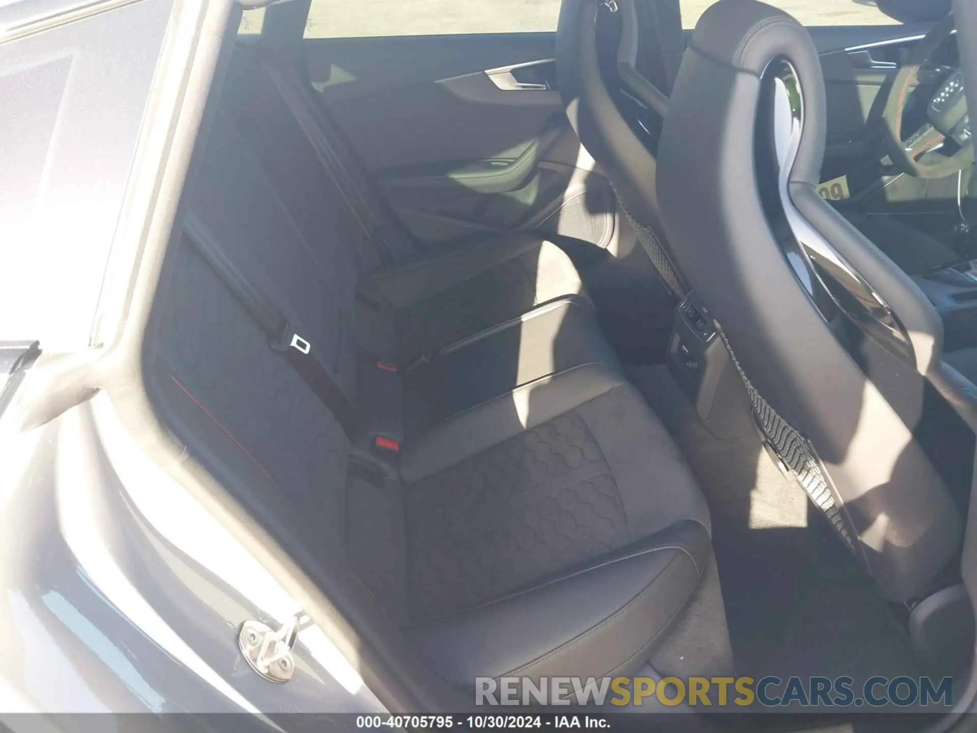 8 fotografías del automóvil dañado WUAAWCF5XRA902589 AUDI RS5 2024