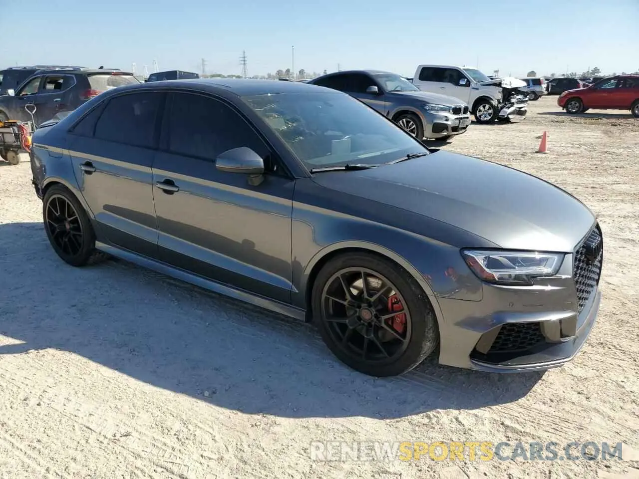 4 fotografías del automóvil dañado WAUB1GFFXH1038400 AUDI S3 2017