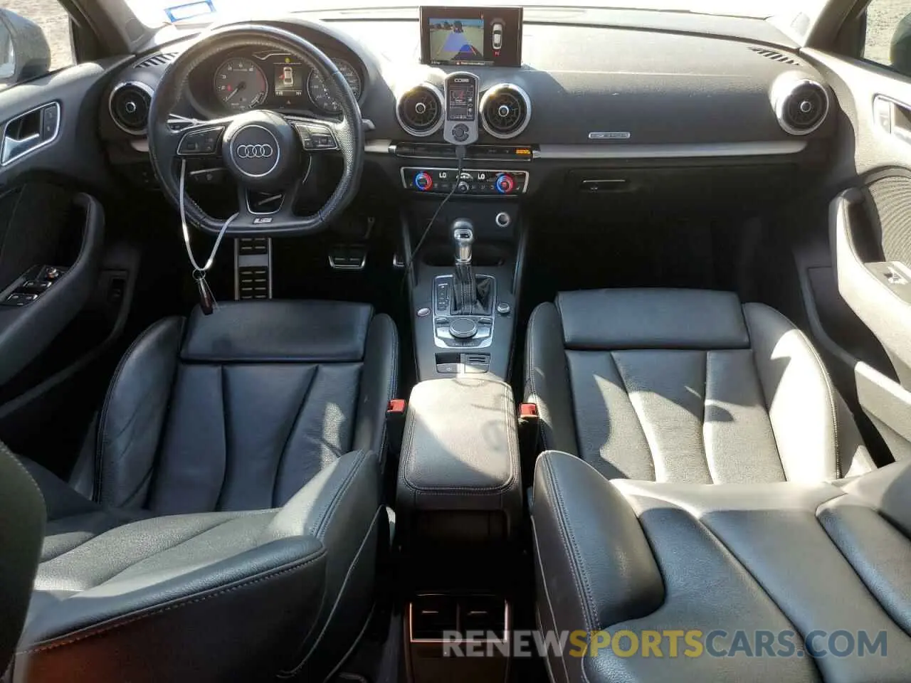 8 fotografías del automóvil dañado WAUB1GFFXH1038400 AUDI S3 2017