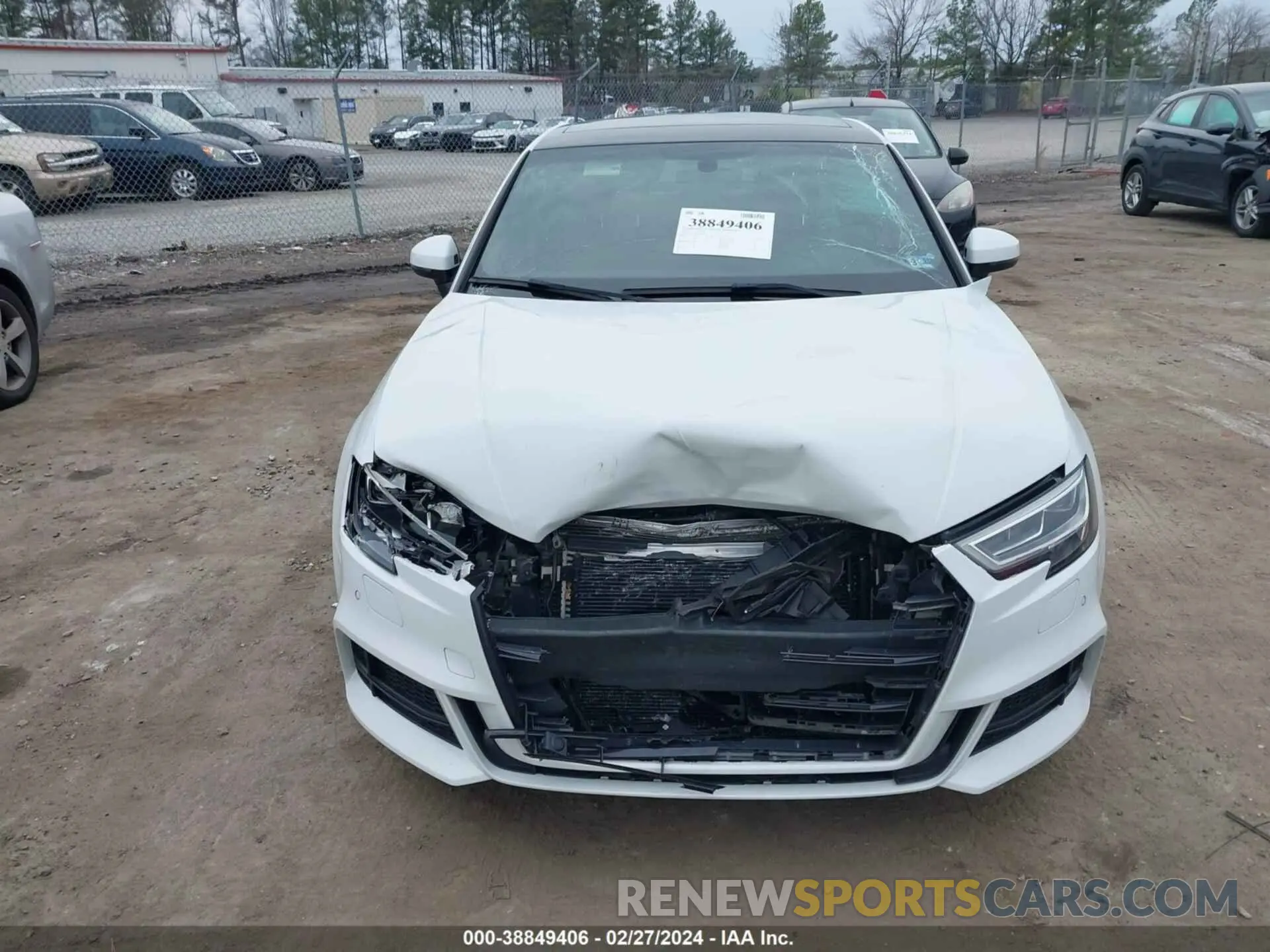 12 fotografías del automóvil dañado WAUB1GFF4J1012560 AUDI S3 2018