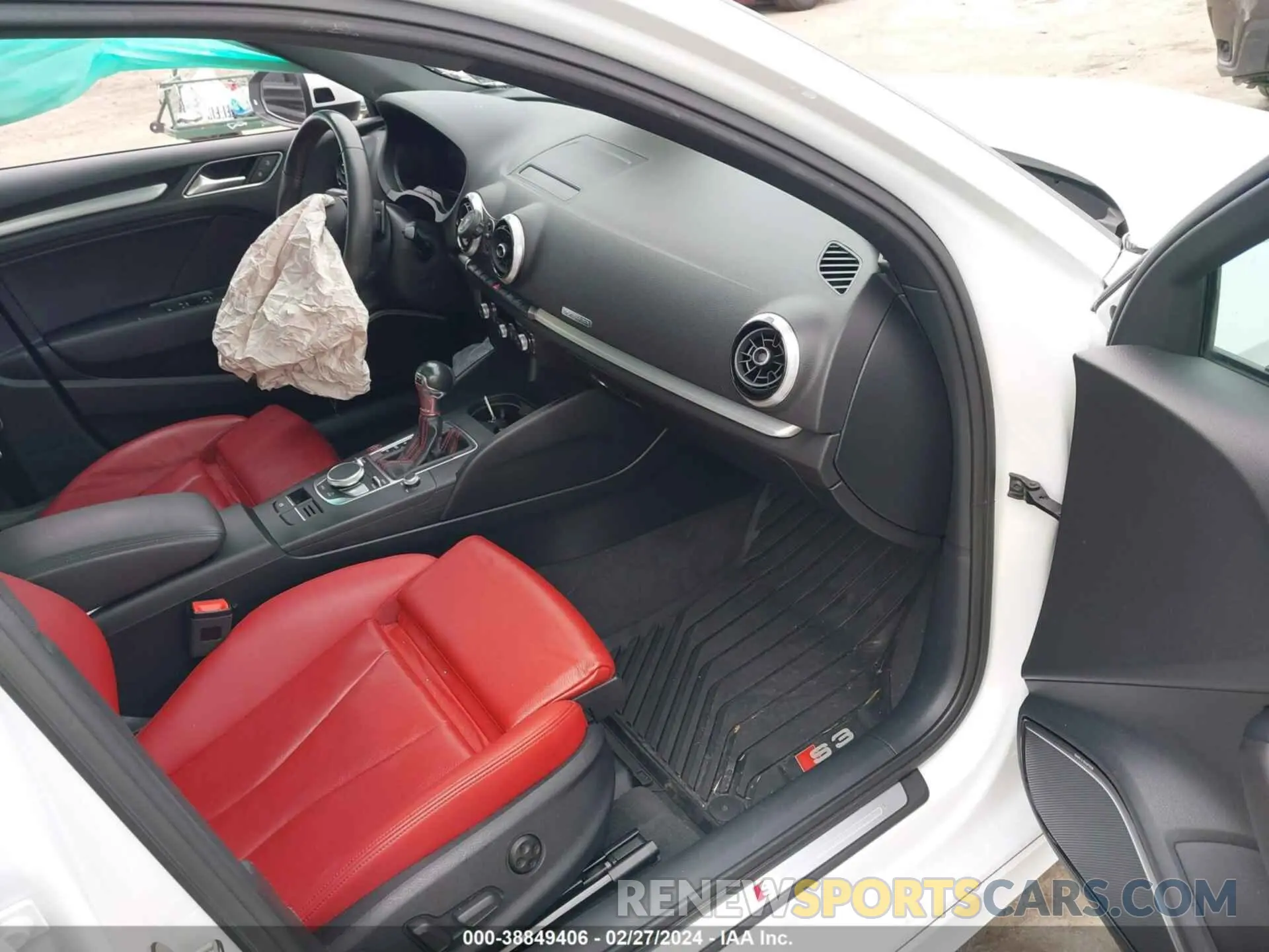 5 fotografías del automóvil dañado WAUB1GFF4J1012560 AUDI S3 2018