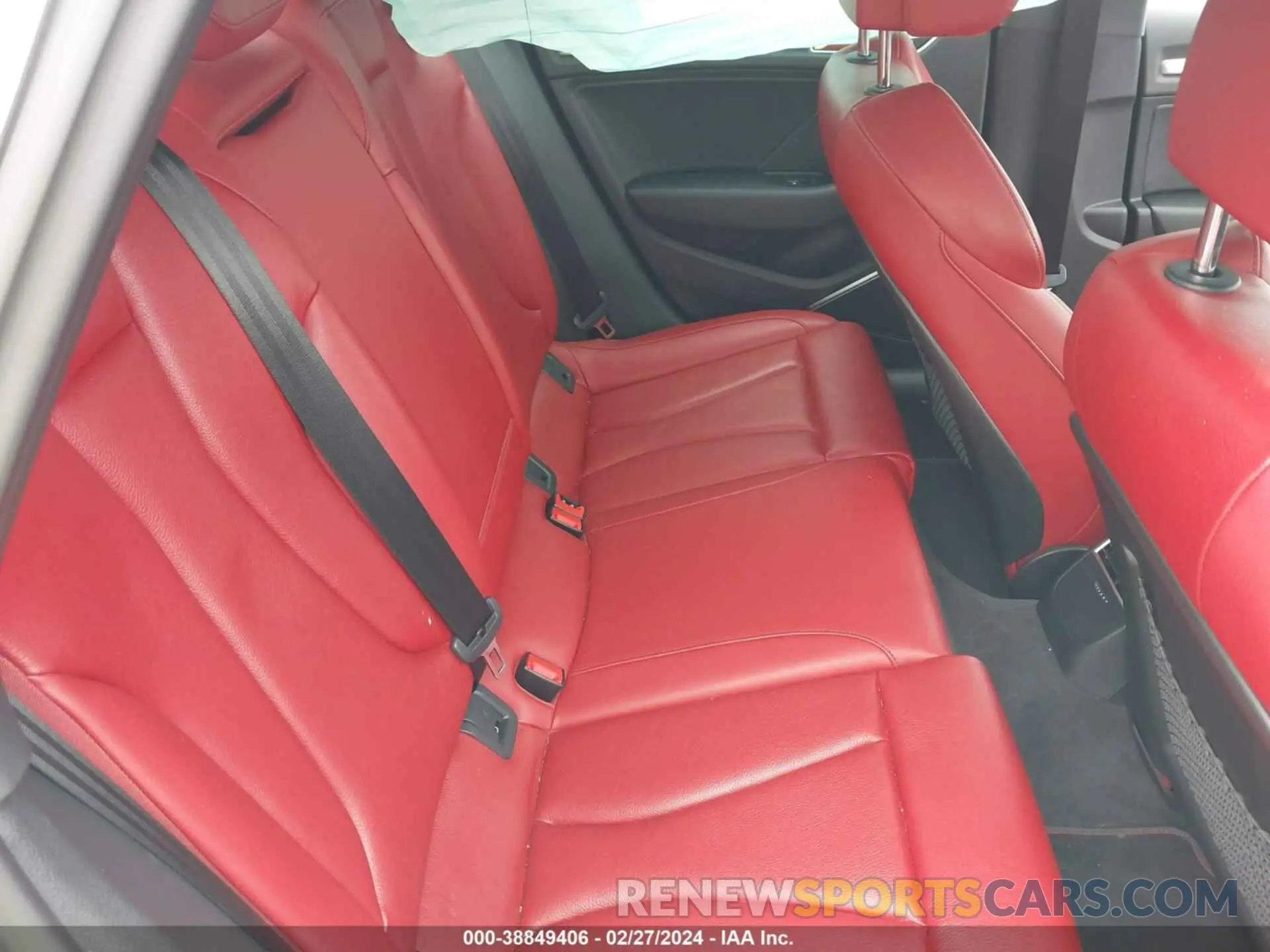 8 fotografías del automóvil dañado WAUB1GFF4J1012560 AUDI S3 2018