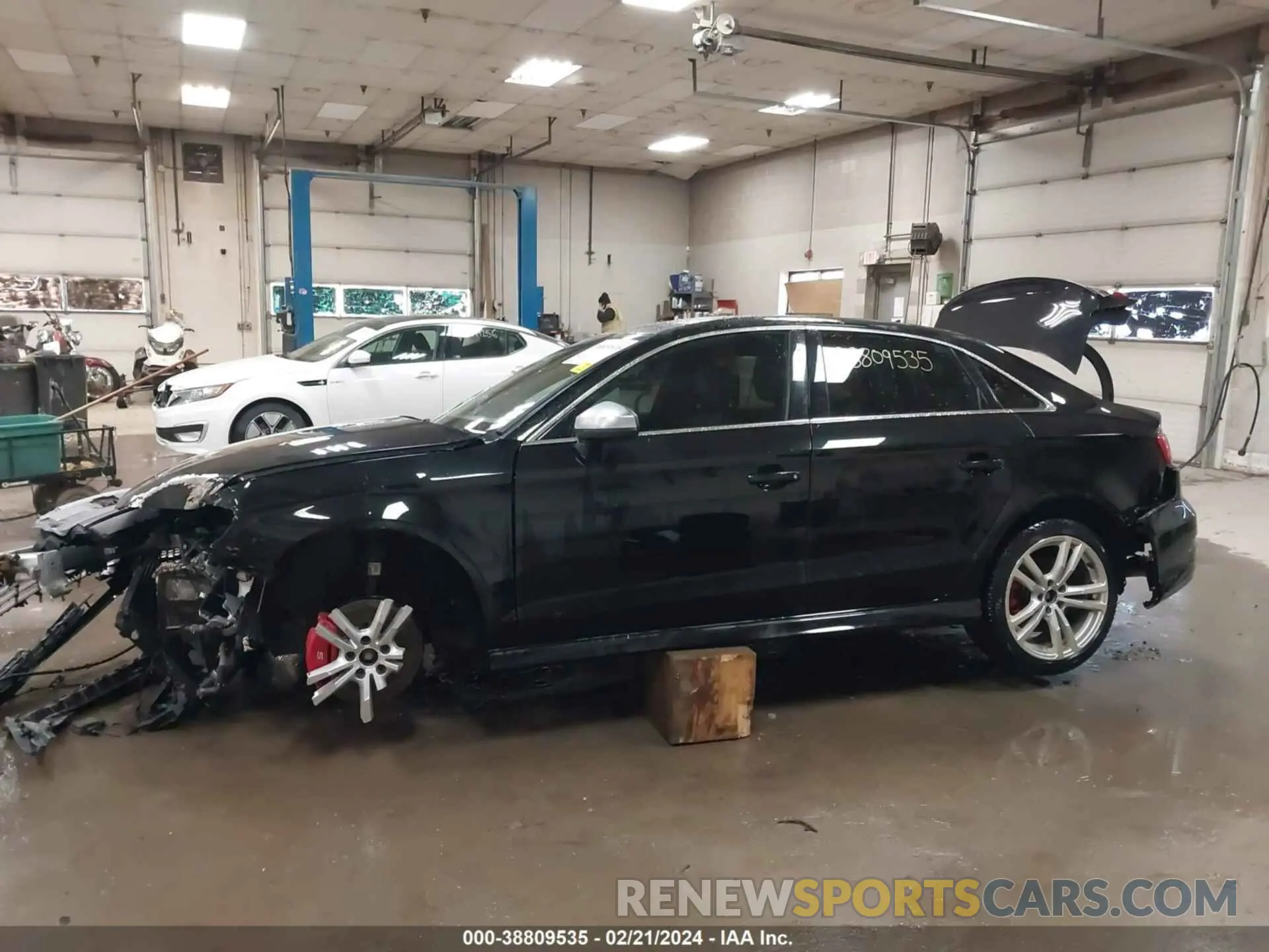 14 fotografías del automóvil dañado WAUB1GFF6K1021830 AUDI S3 2019