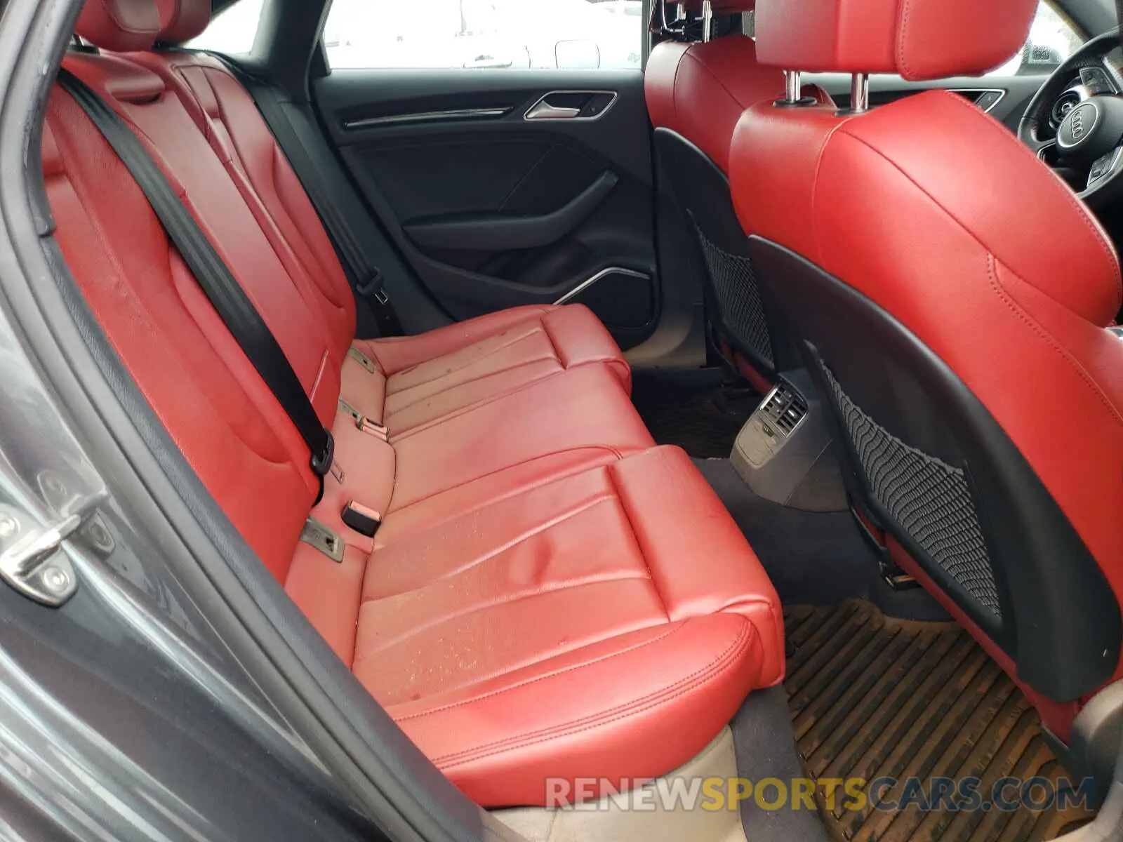 6 fotografías del automóvil dañado WAUB1GFF8K1021876 AUDI S3 2019