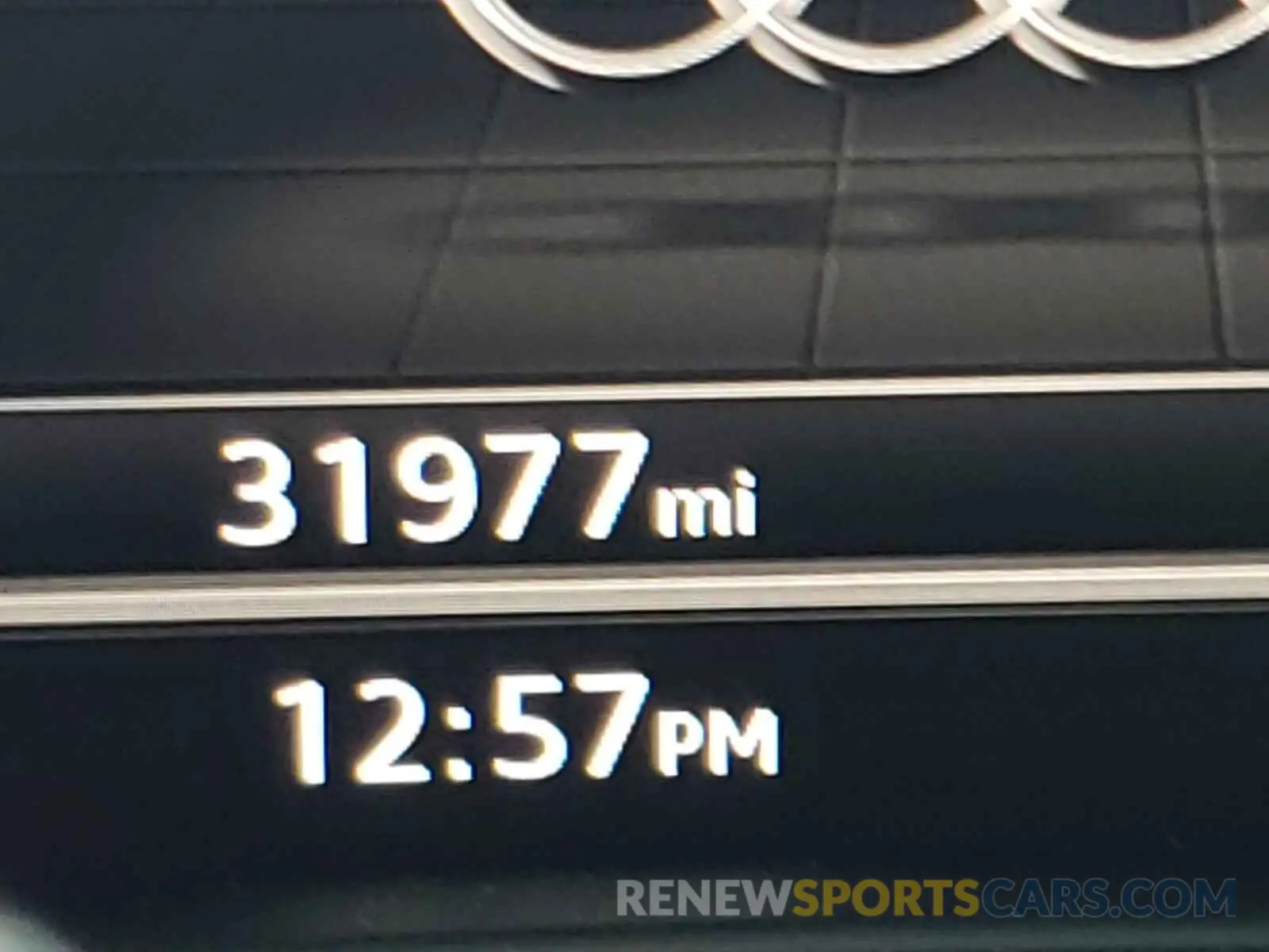 8 fotografías del automóvil dañado WAUB1GFF8K1021876 AUDI S3 2019
