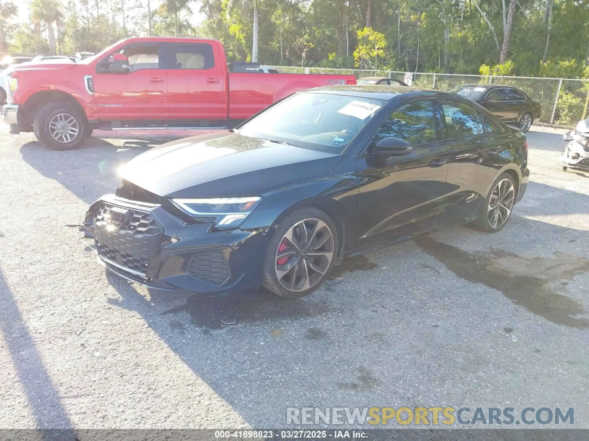 2 fotografías del automóvil dañado WAUH3DGYXNA004858 AUDI S3 2022