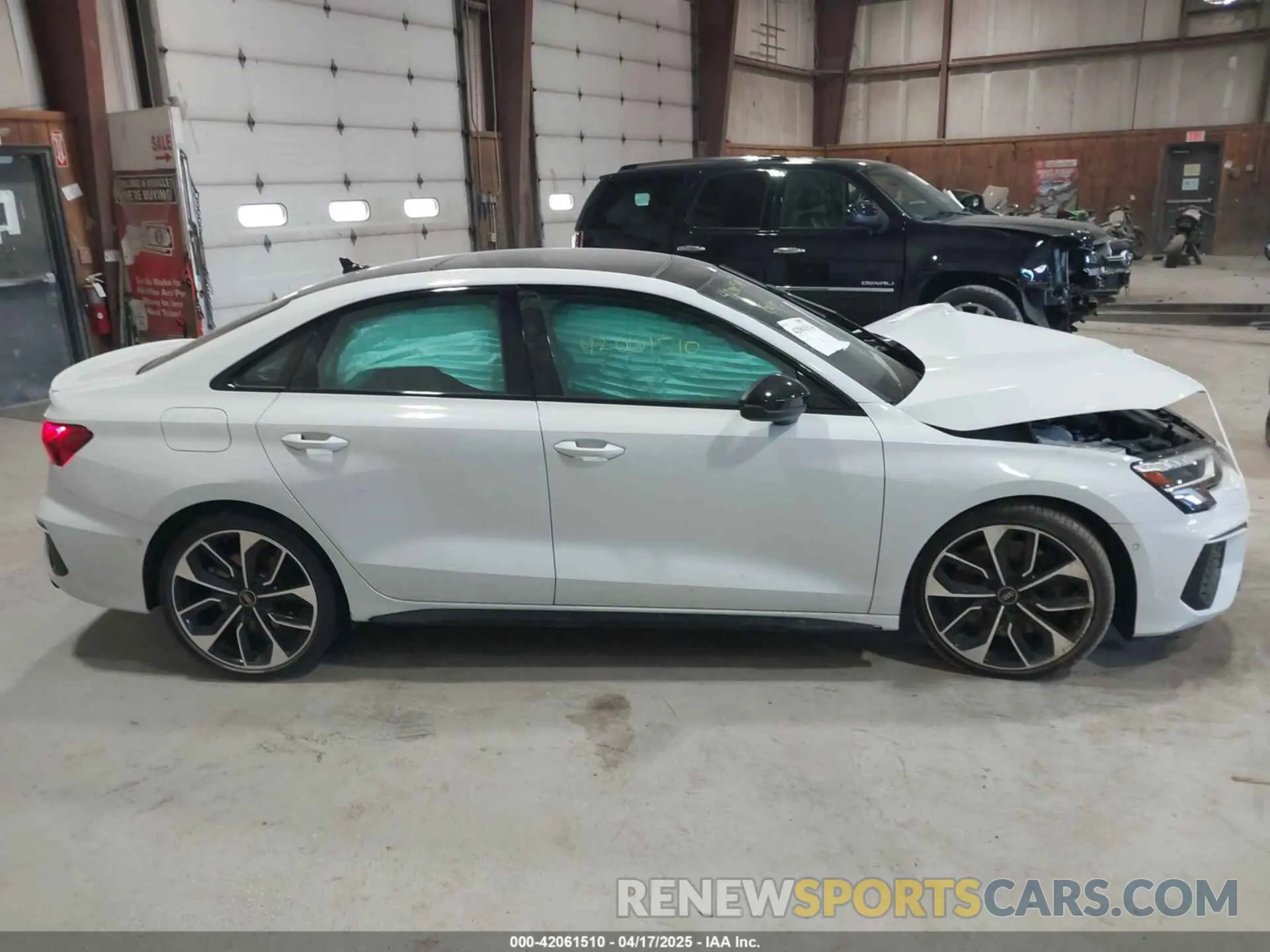 13 fotografías del automóvil dañado WAUG3DGY0PA045966 AUDI S3 2023