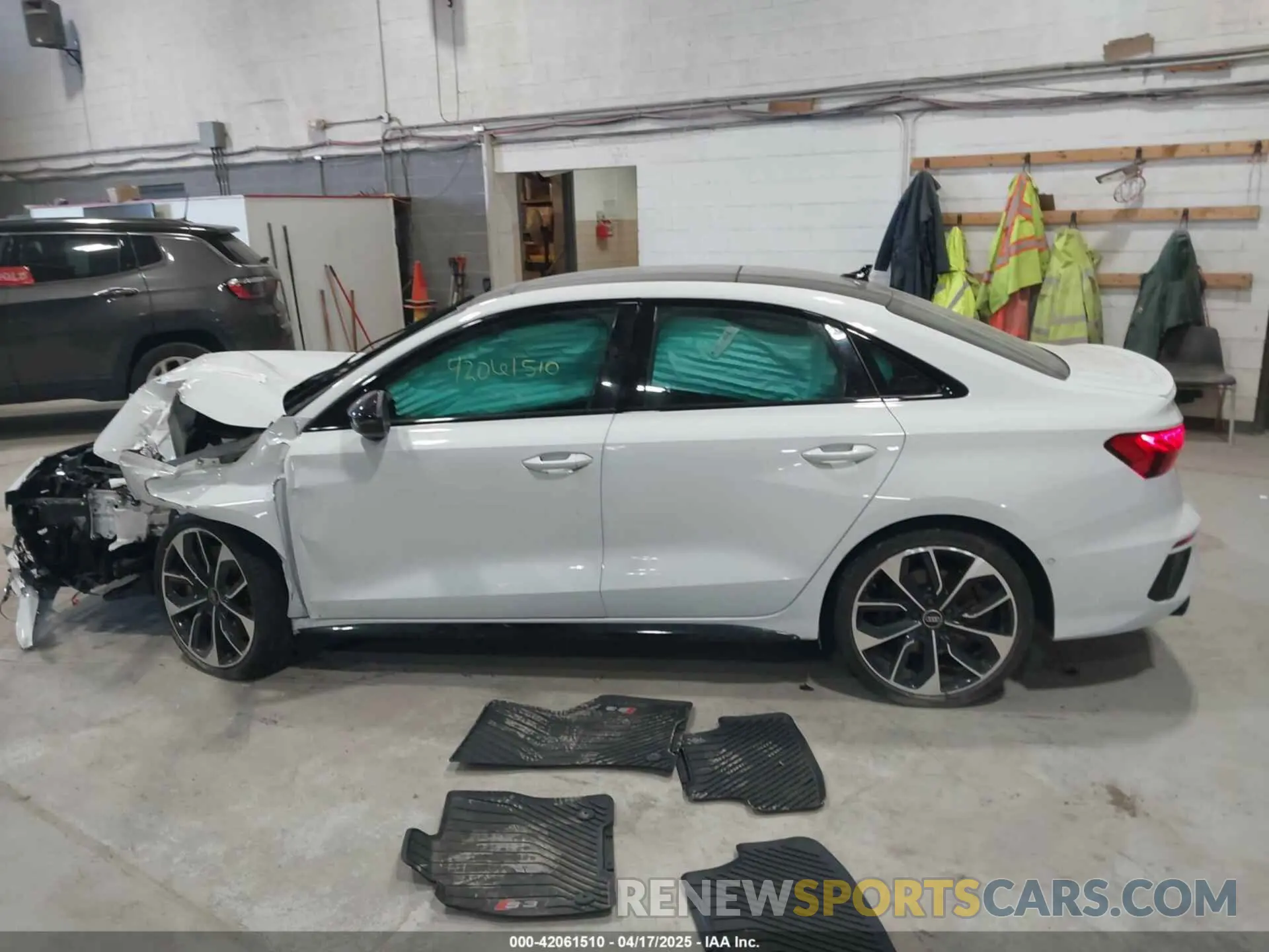14 fotografías del automóvil dañado WAUG3DGY0PA045966 AUDI S3 2023