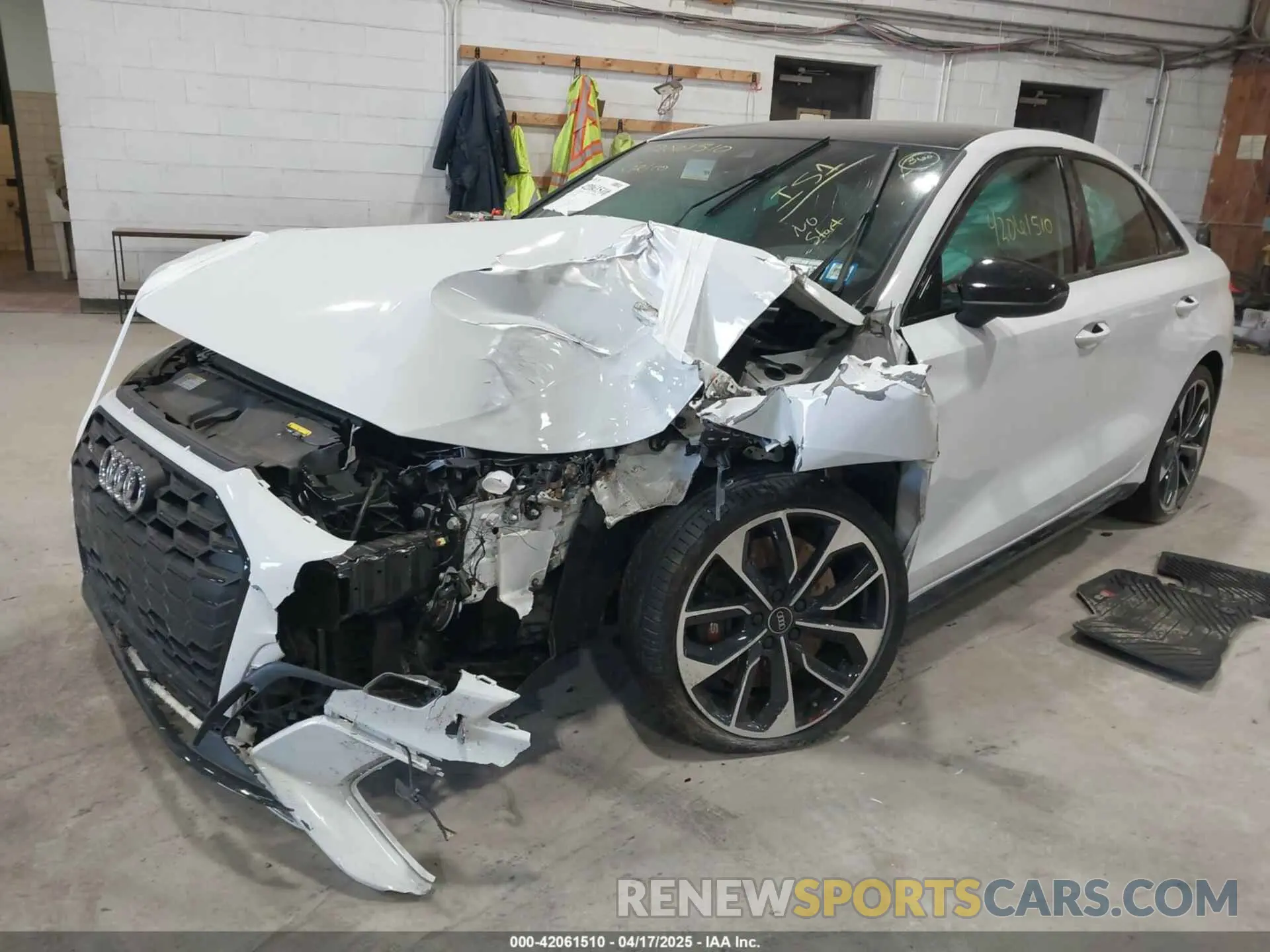 6 fotografías del automóvil dañado WAUG3DGY0PA045966 AUDI S3 2023
