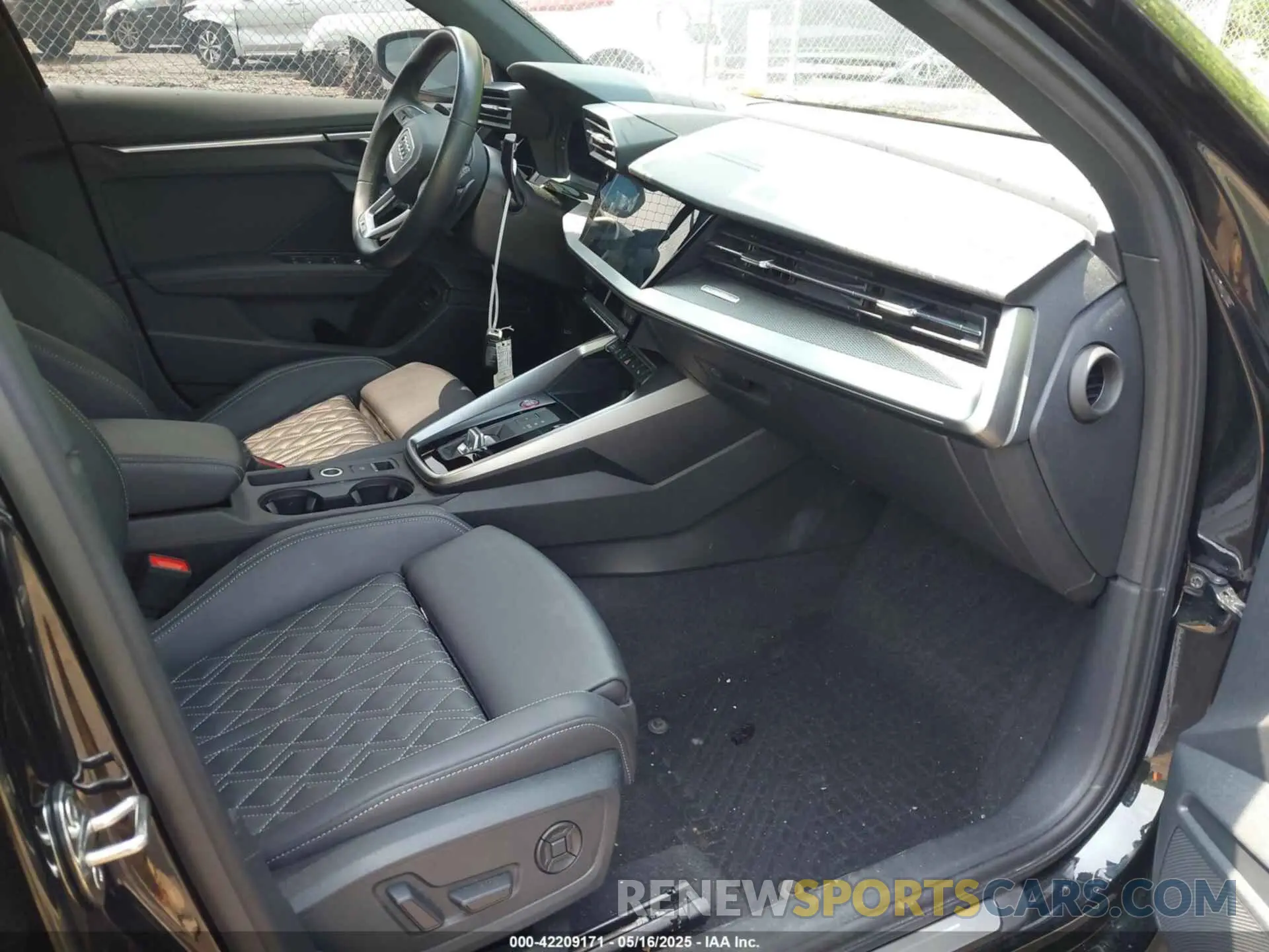 5 fotografías del automóvil dañado WAUH3DGY7PA033737 AUDI S3 2023