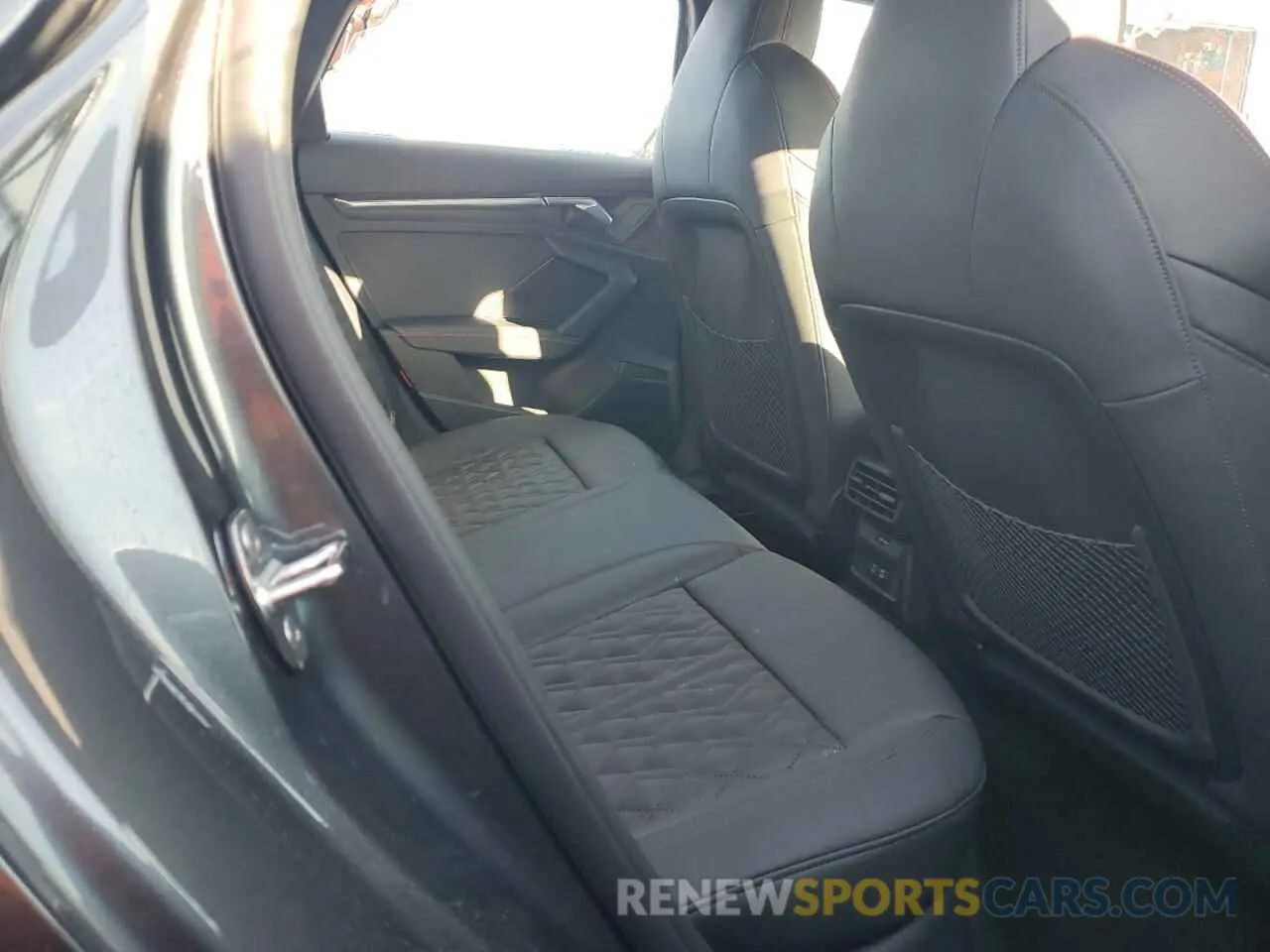 10 fotografías del automóvil dañado WAUH3DGY4RA079772 AUDI S3 2024