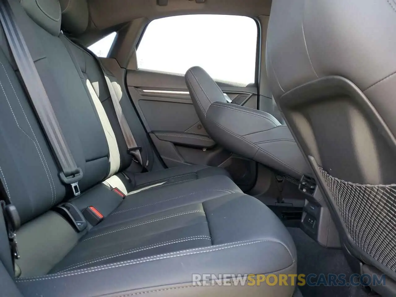 10 fotografías del automóvil dañado WAUH3DGY5RA066741 AUDI S3 2024