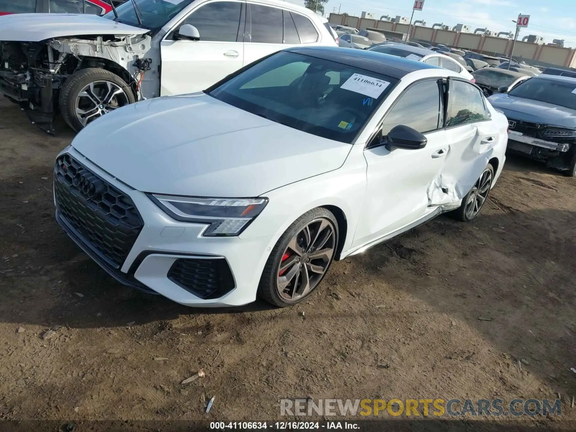 2 fotografías del automóvil dañado WAUJ3DGY8RA070820 AUDI S3 2024