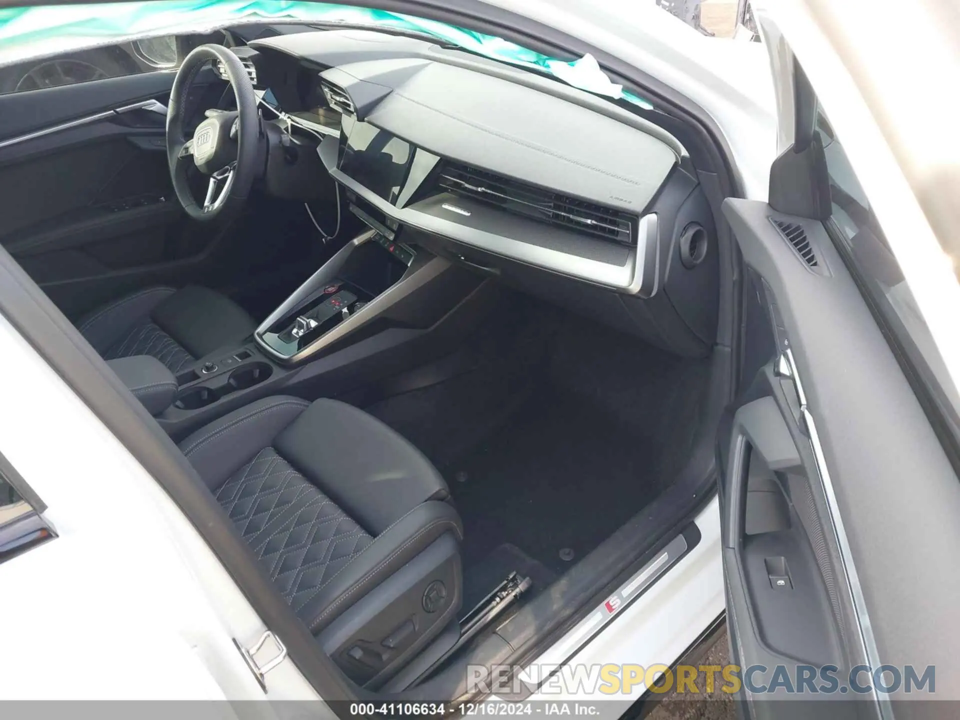 5 fotografías del automóvil dañado WAUJ3DGY8RA070820 AUDI S3 2024