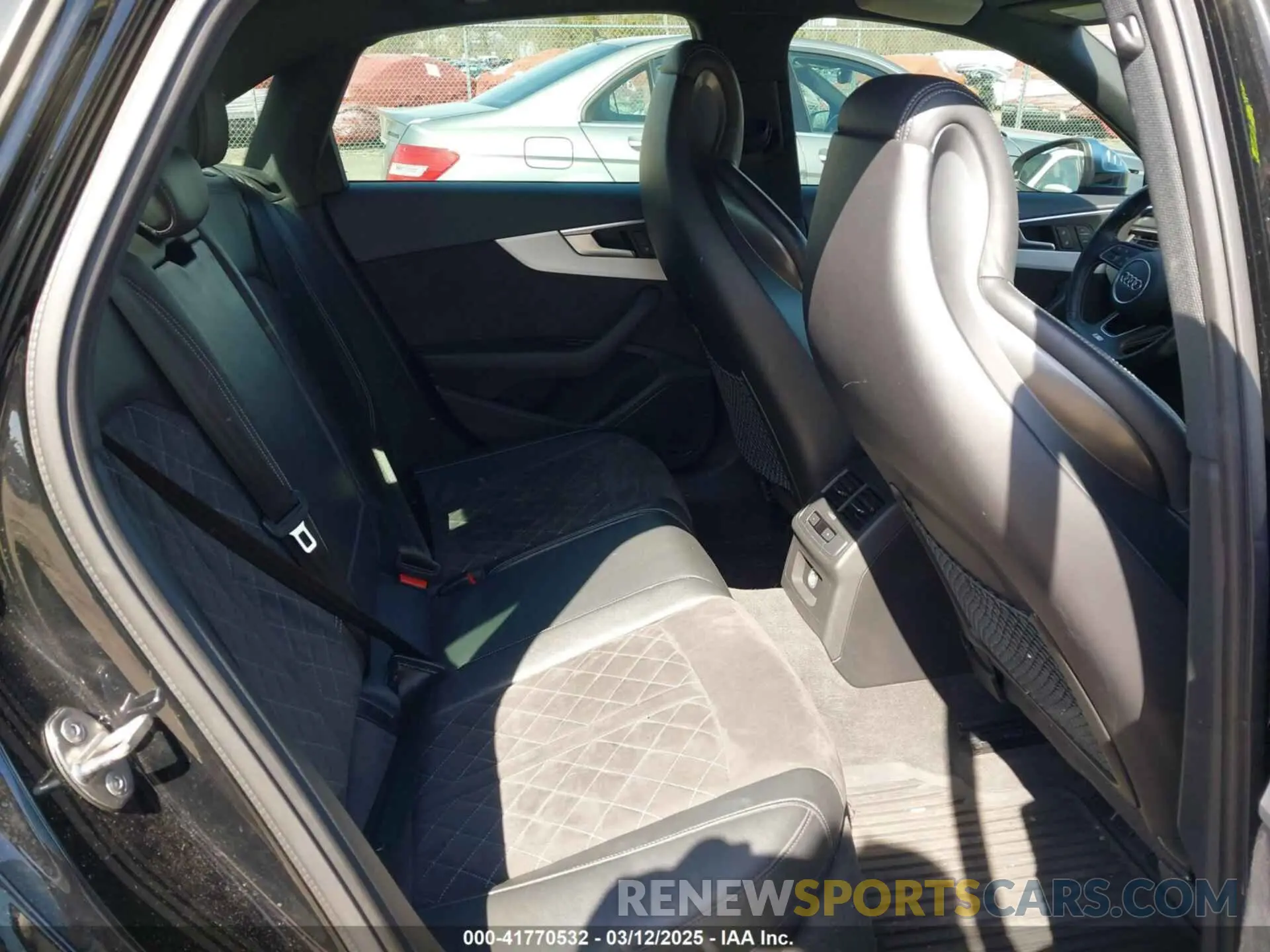 8 fotografías del automóvil dañado WAUA4AF40KA002169 AUDI S4 2019