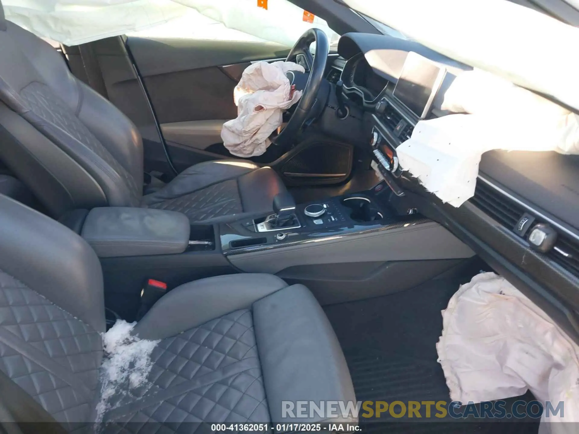 5 fotografías del automóvil dañado WAUB4AF40KA048377 AUDI S4 2019