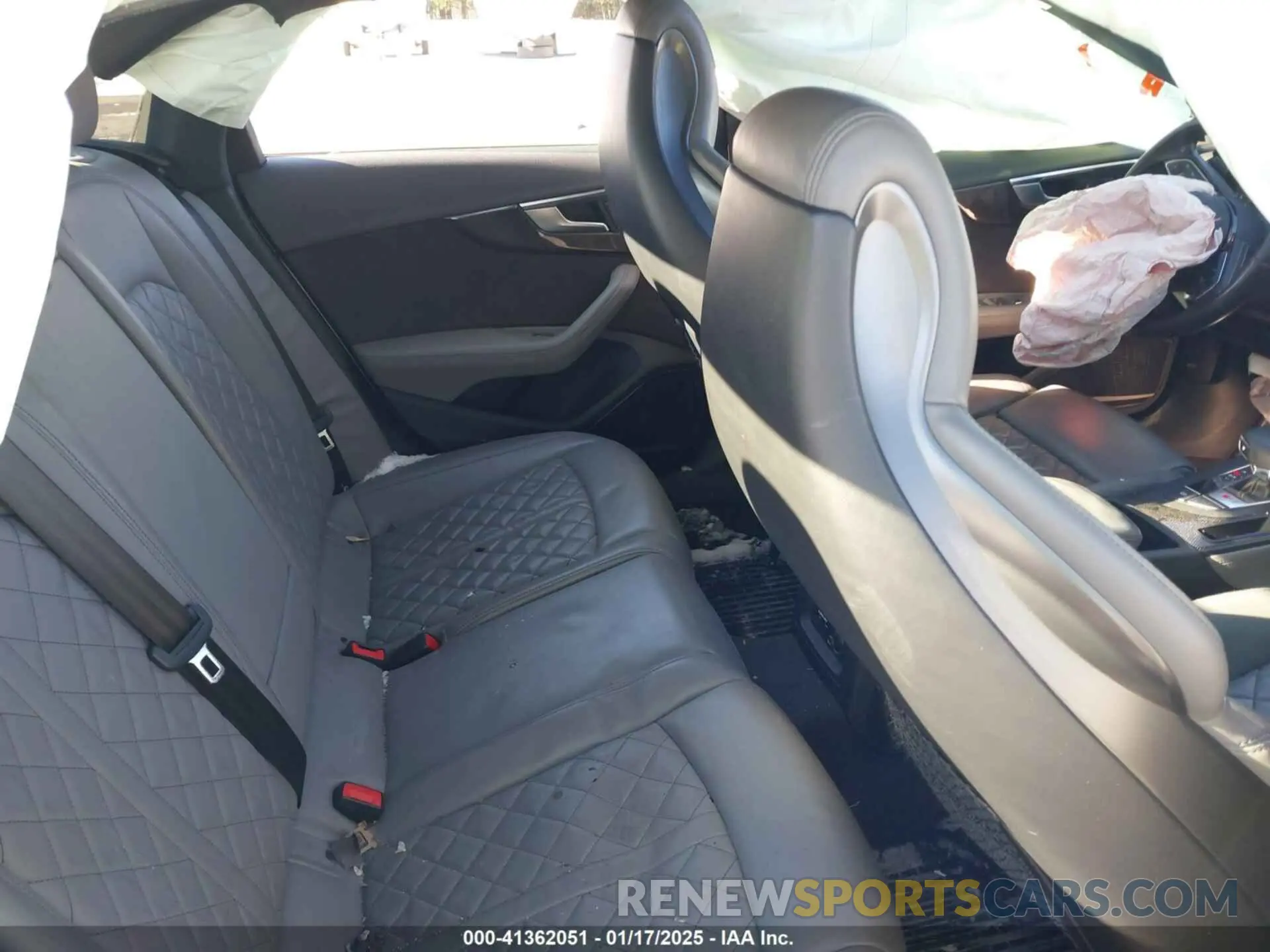 8 fotografías del automóvil dañado WAUB4AF40KA048377 AUDI S4 2019