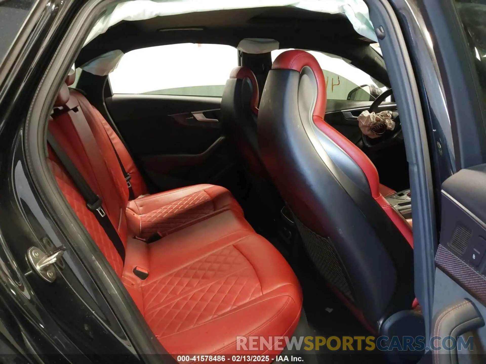 8 fotografías del automóvil dañado WAUB4AF40KA100915 AUDI S4 2019