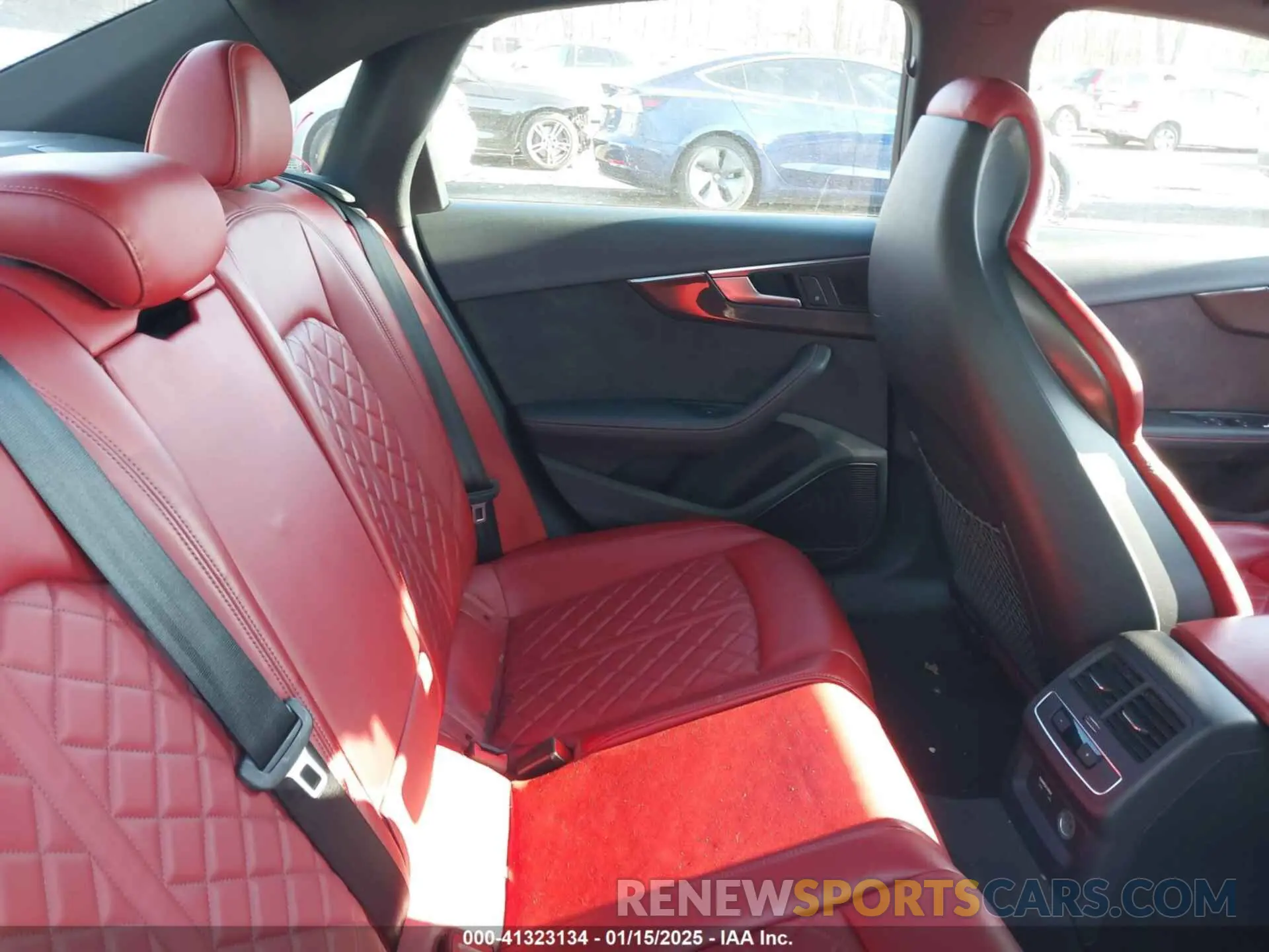 8 fotografías del automóvil dañado WAUB4AF47KA112706 AUDI S4 2019