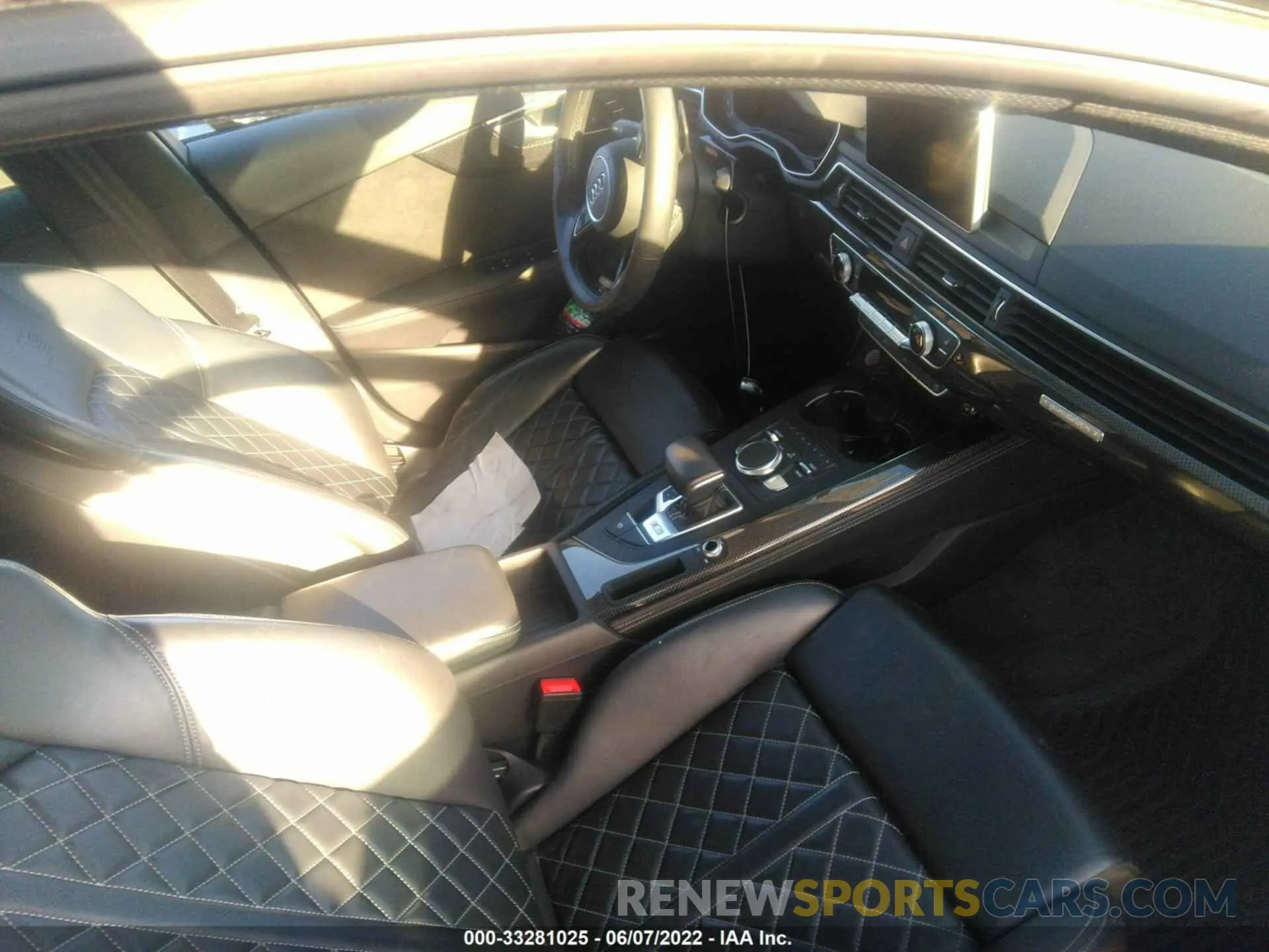 5 fotografías del automóvil dañado WAUB4AF48KA006975 AUDI S4 2019