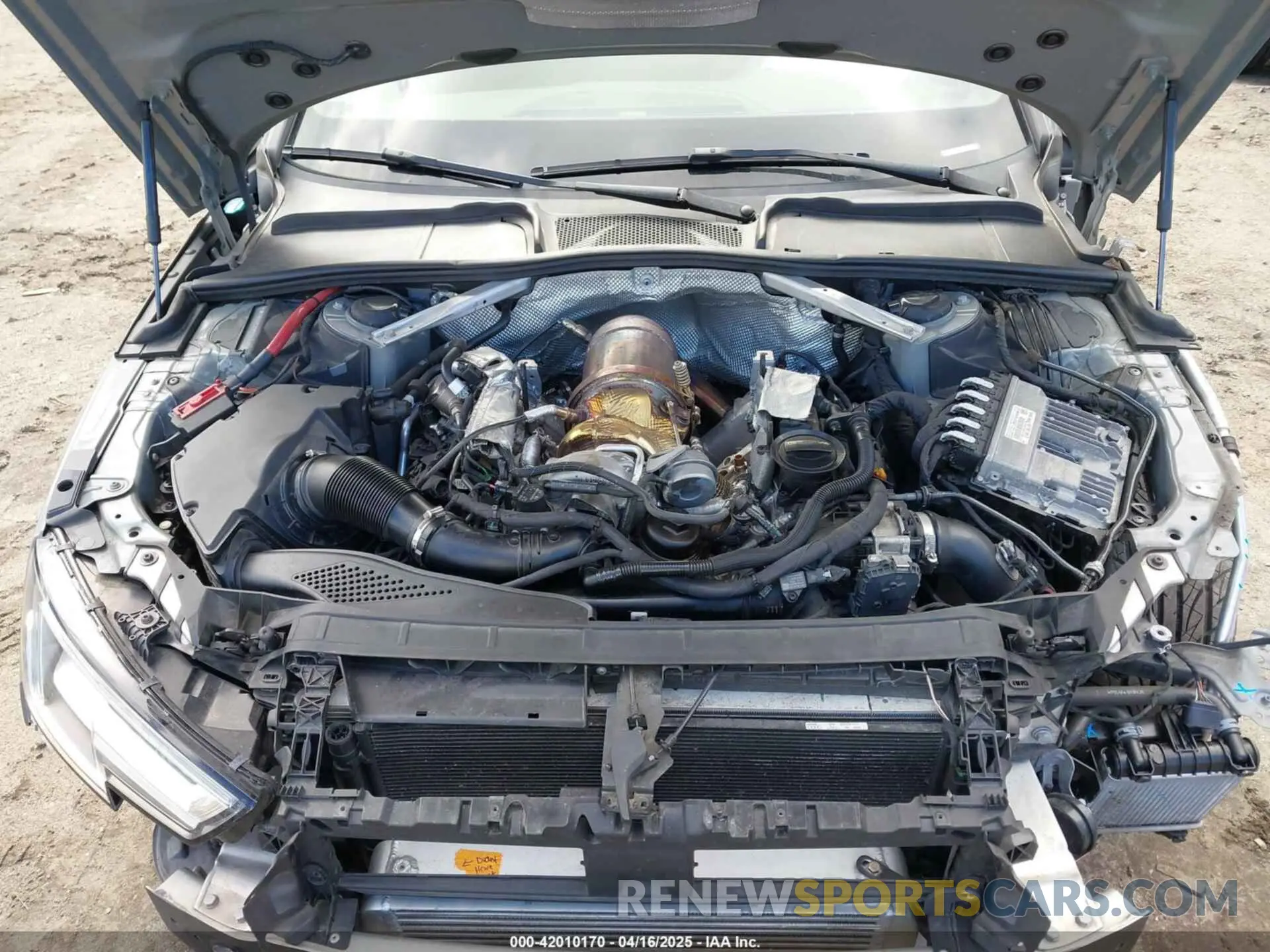 10 fotografías del automóvil dañado WAUB4AF49KA003745 AUDI S4 2019