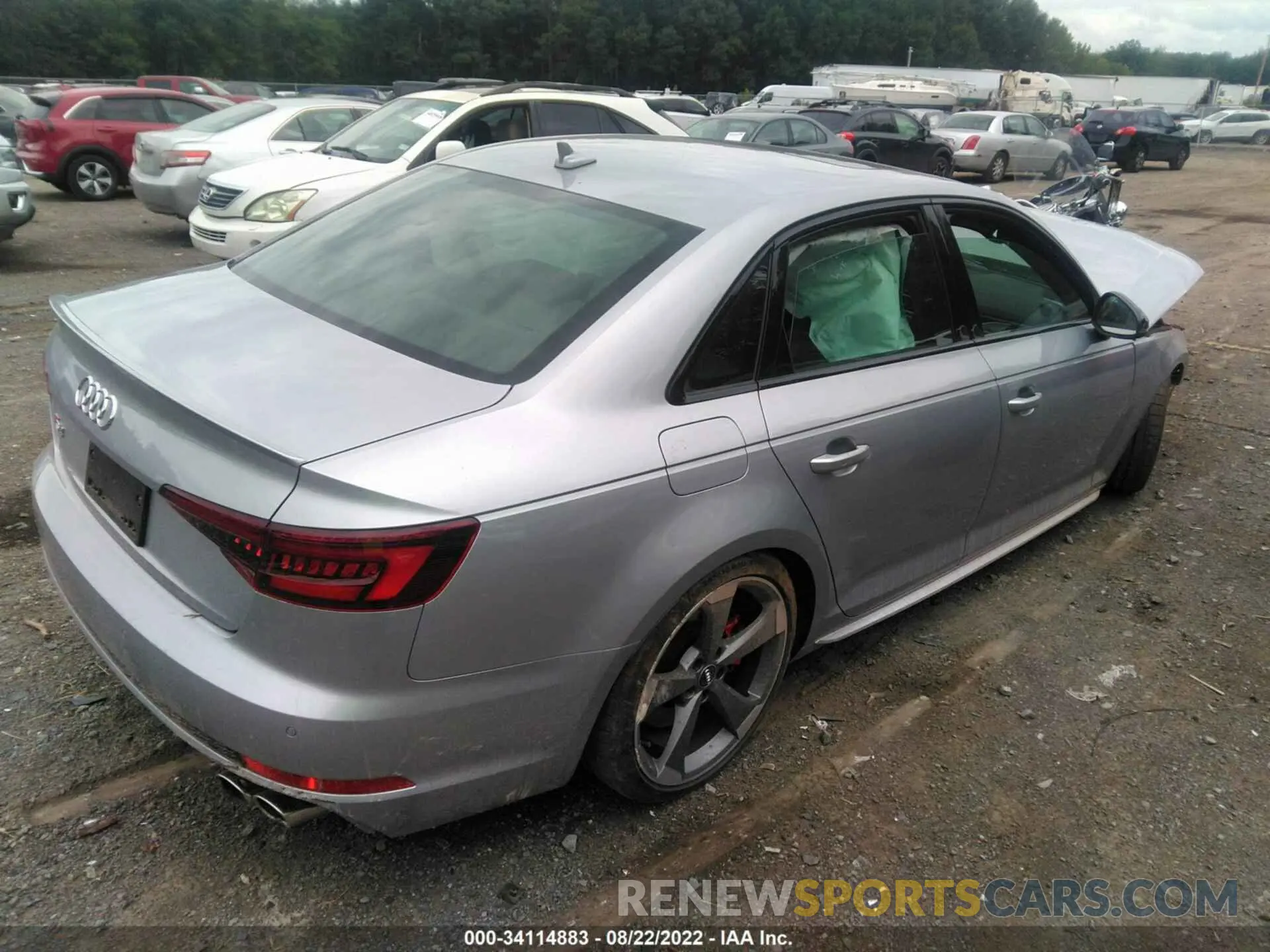 4 fotografías del automóvil dañado WAUB4AF4XKA110822 AUDI S4 2019
