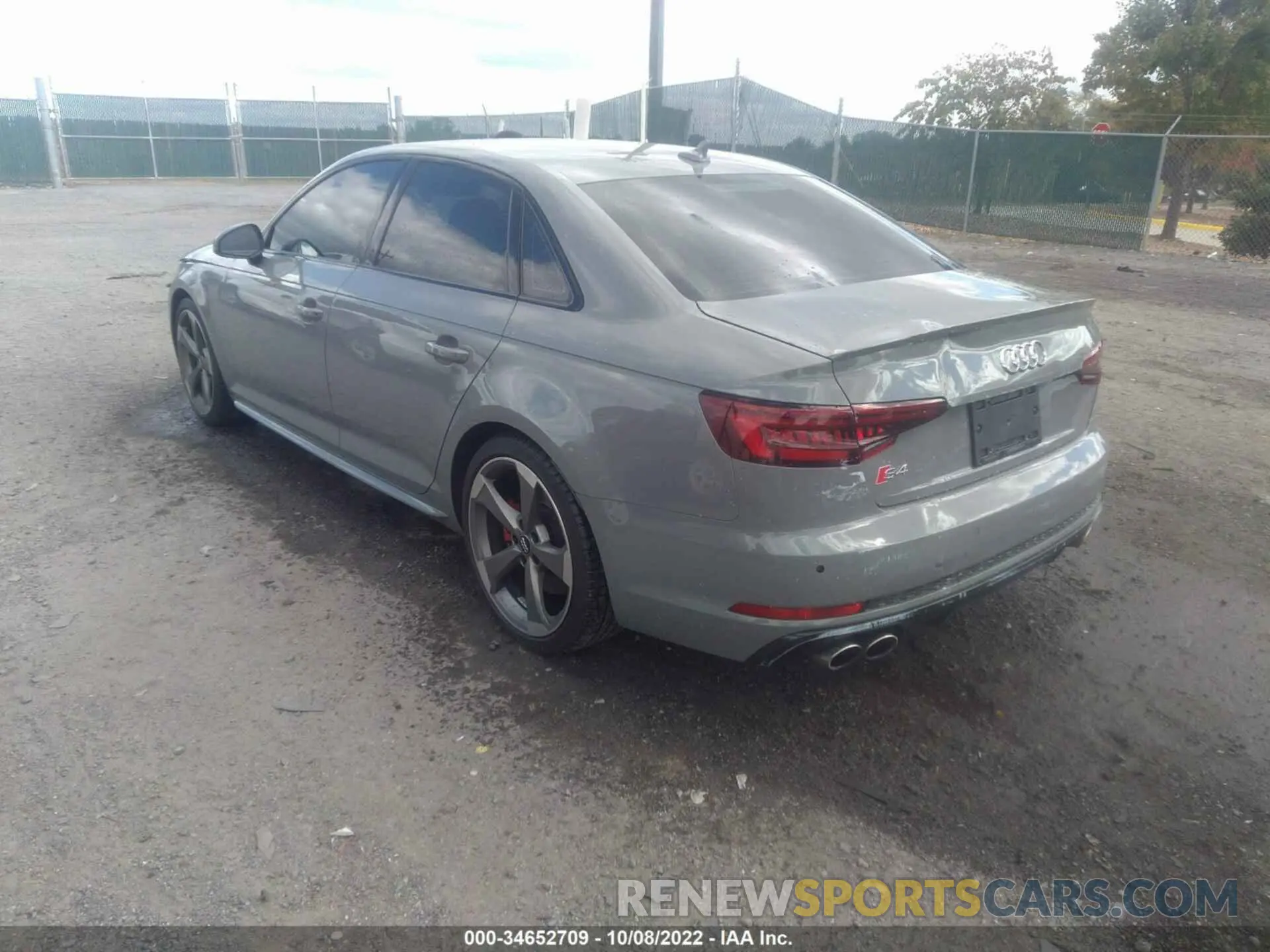 3 fotografías del automóvil dañado WAUC4AF44KA001437 AUDI S4 2019