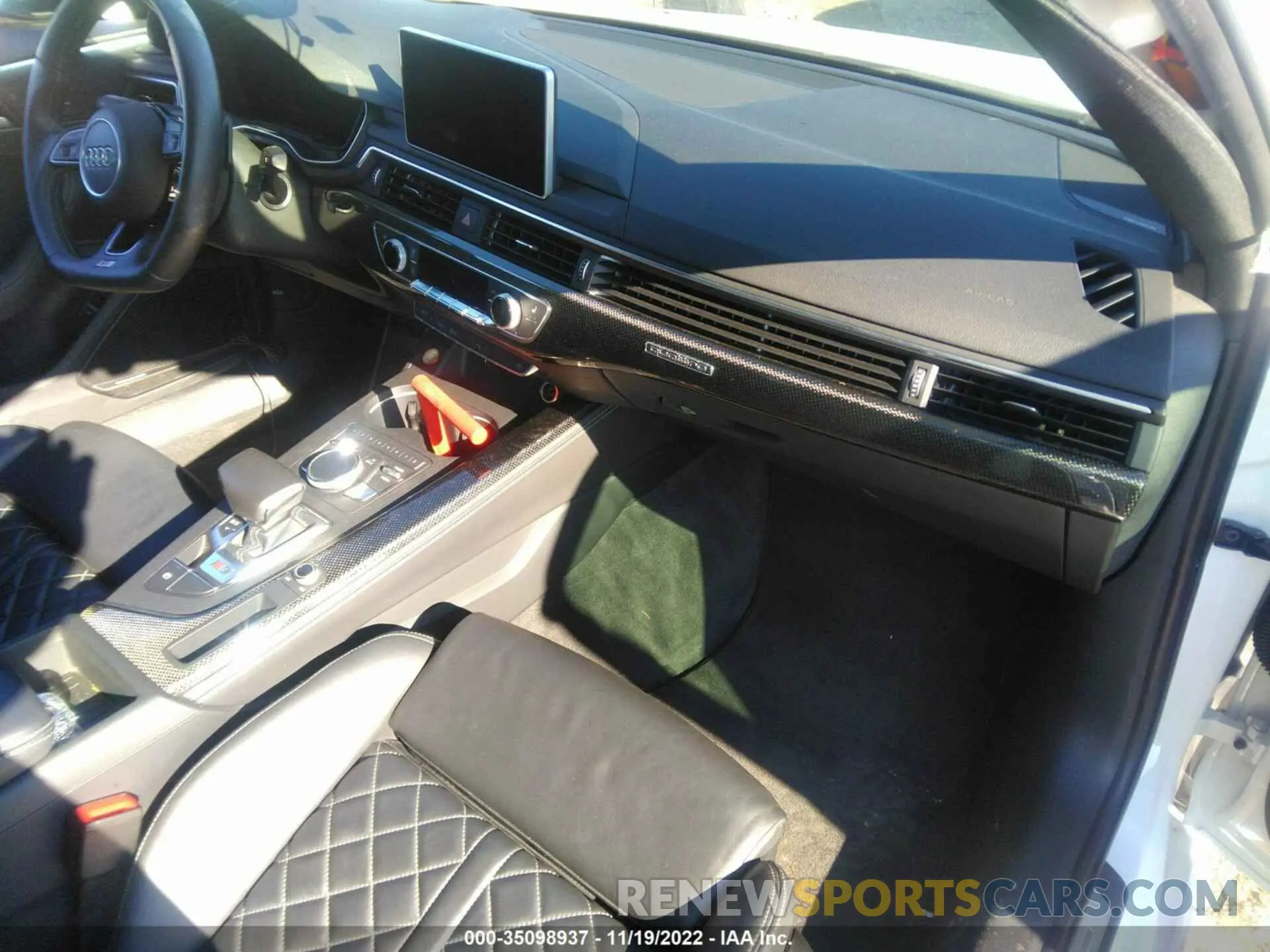 5 fotografías del automóvil dañado WAUC4AF49KA115854 AUDI S4 2019