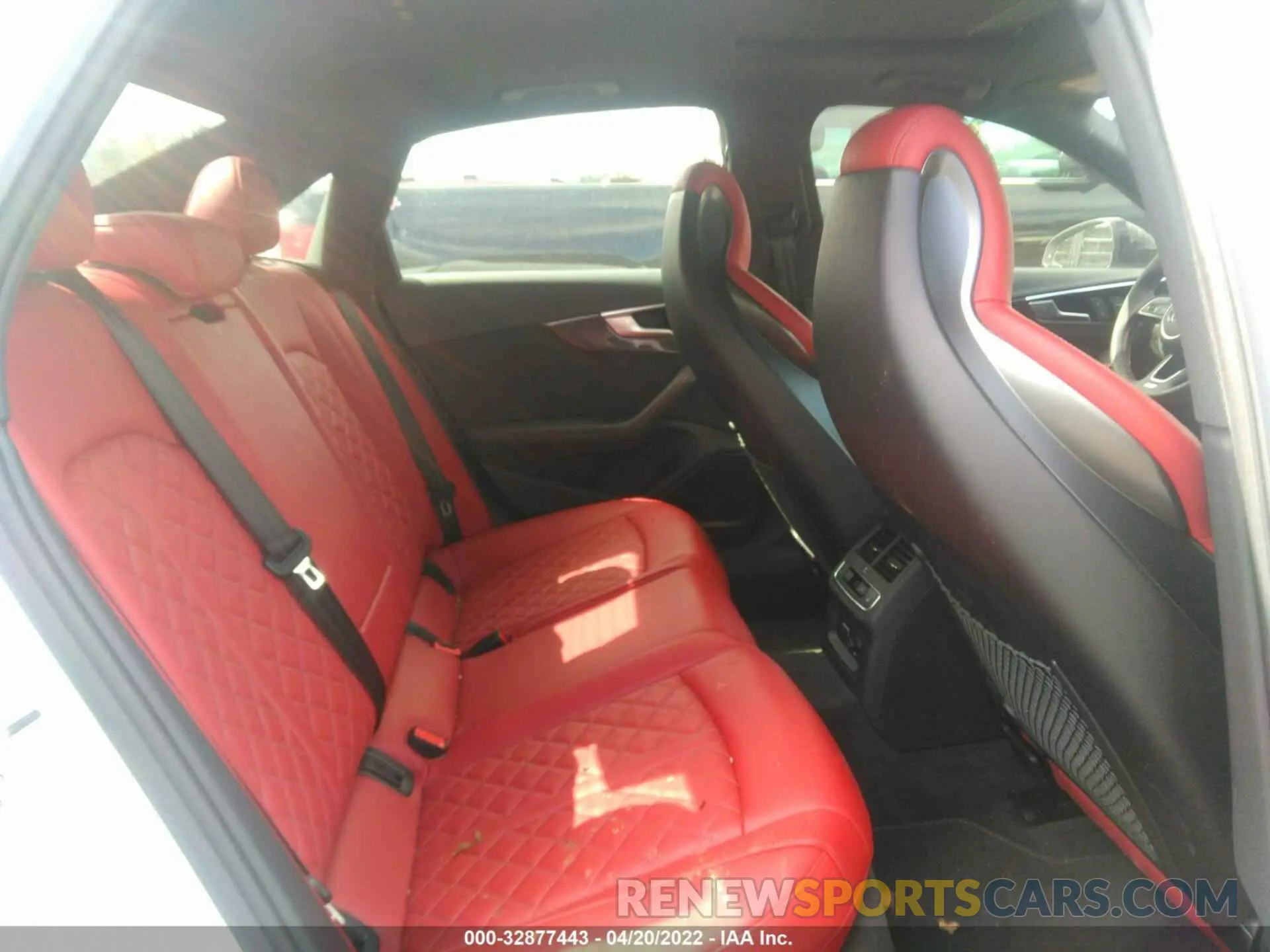 8 fotografías del automóvil dañado WAUB4AF40LA057064 AUDI S4 2020