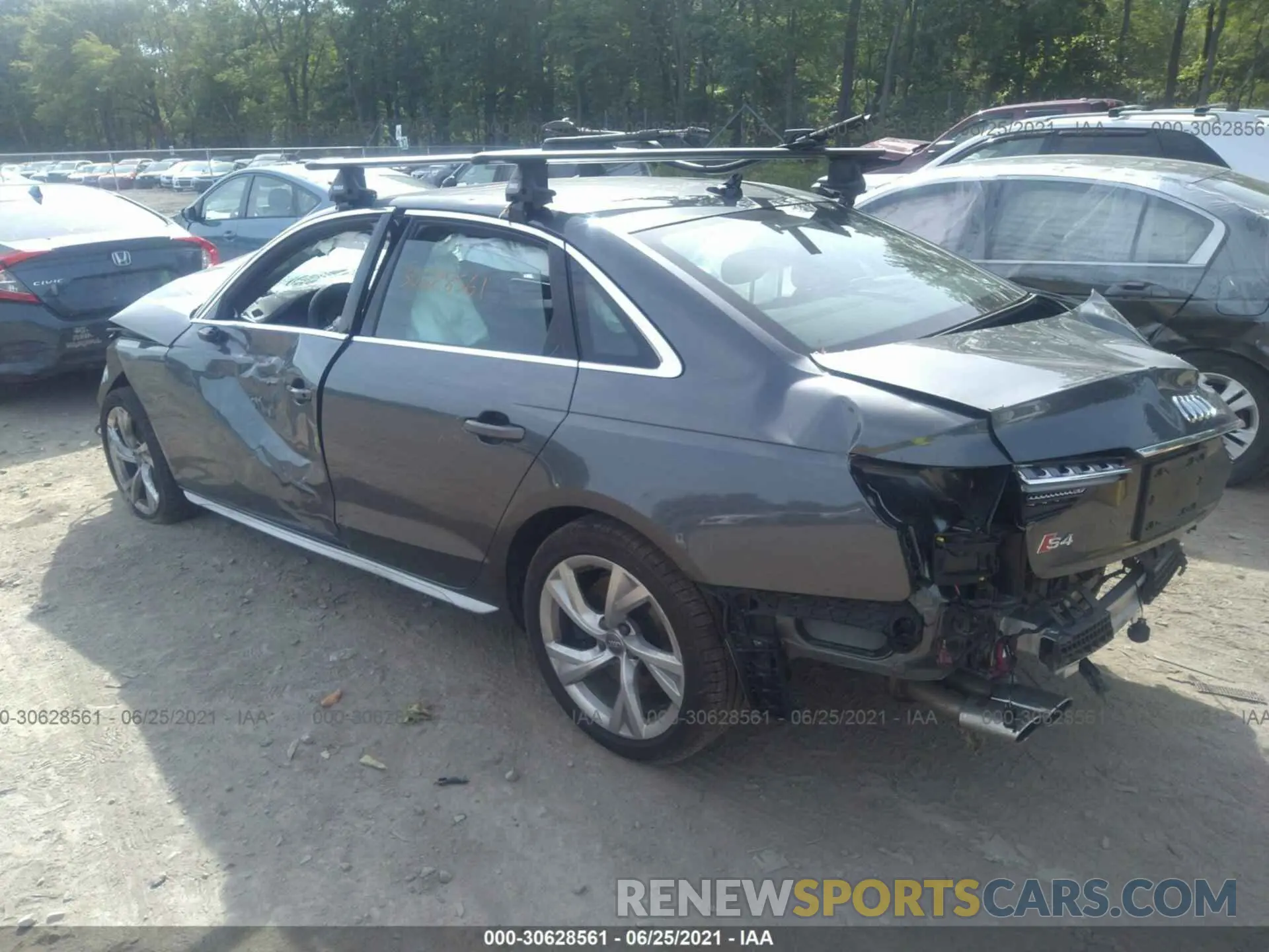 3 fotografías del automóvil dañado WAUA4AF43MA017719 AUDI S4 2021