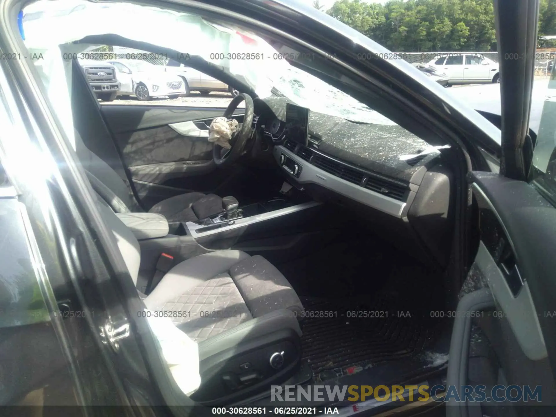 5 fotografías del automóvil dañado WAUA4AF43MA017719 AUDI S4 2021