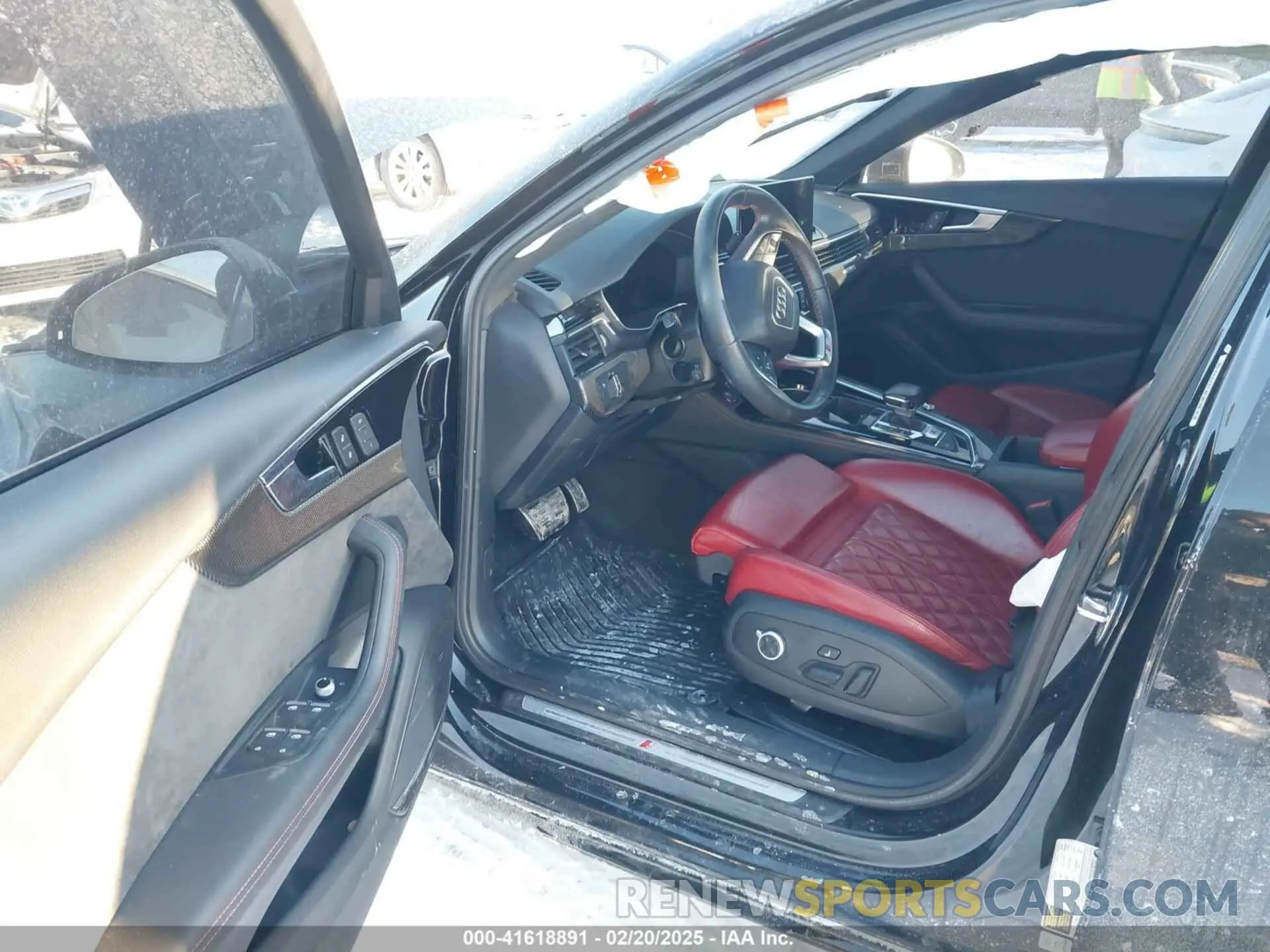 5 fotografías del automóvil dañado WAUB4AF47MA063249 AUDI S4 2021