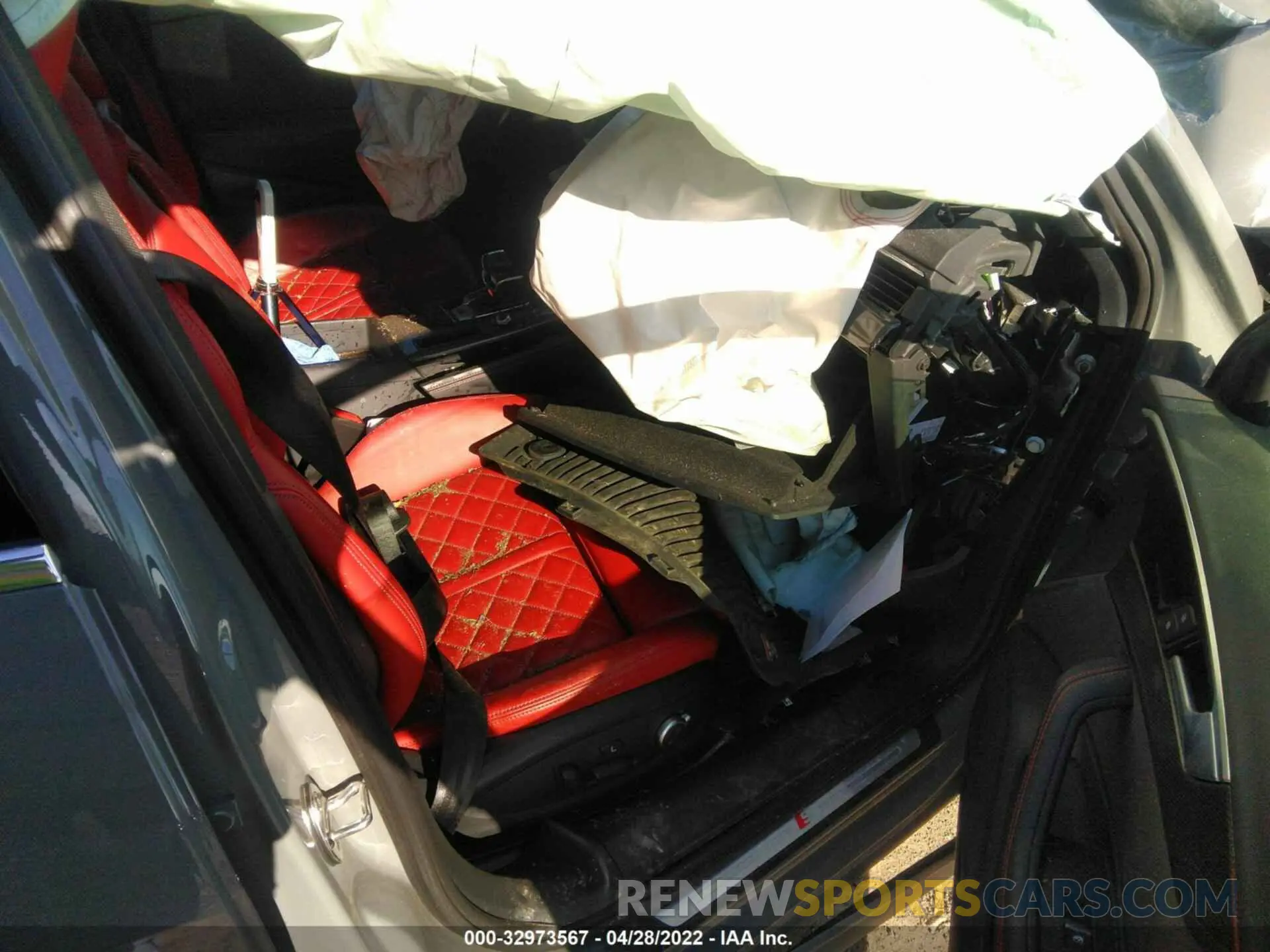 5 fotografías del automóvil dañado WAUB4AF48MA026369 AUDI S4 2021
