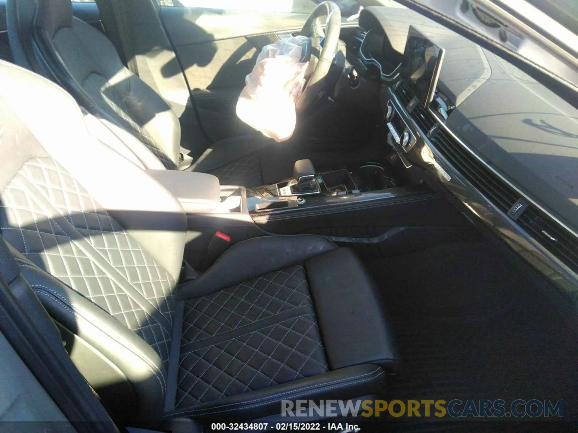 5 fotografías del automóvil dañado WAUB4AF4XMA021609 AUDI S4 2021