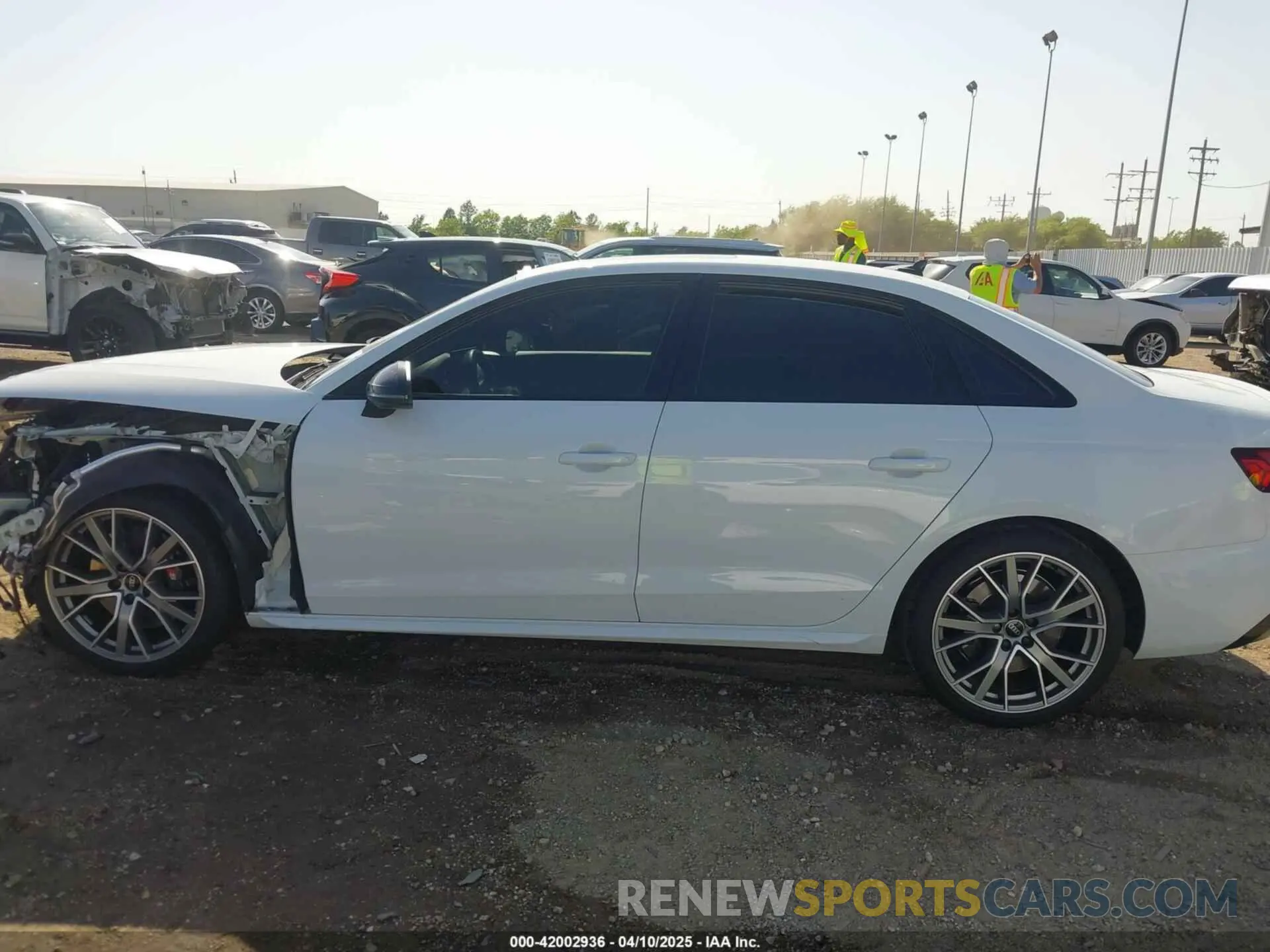 15 fotografías del automóvil dañado WAUB4AF4XNA045359 AUDI S4 2022