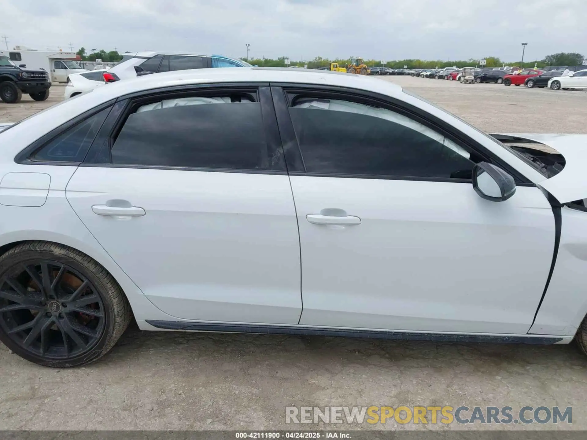 12 fotografías del automóvil dañado WAUB4AF45PA042534 AUDI S4 2023